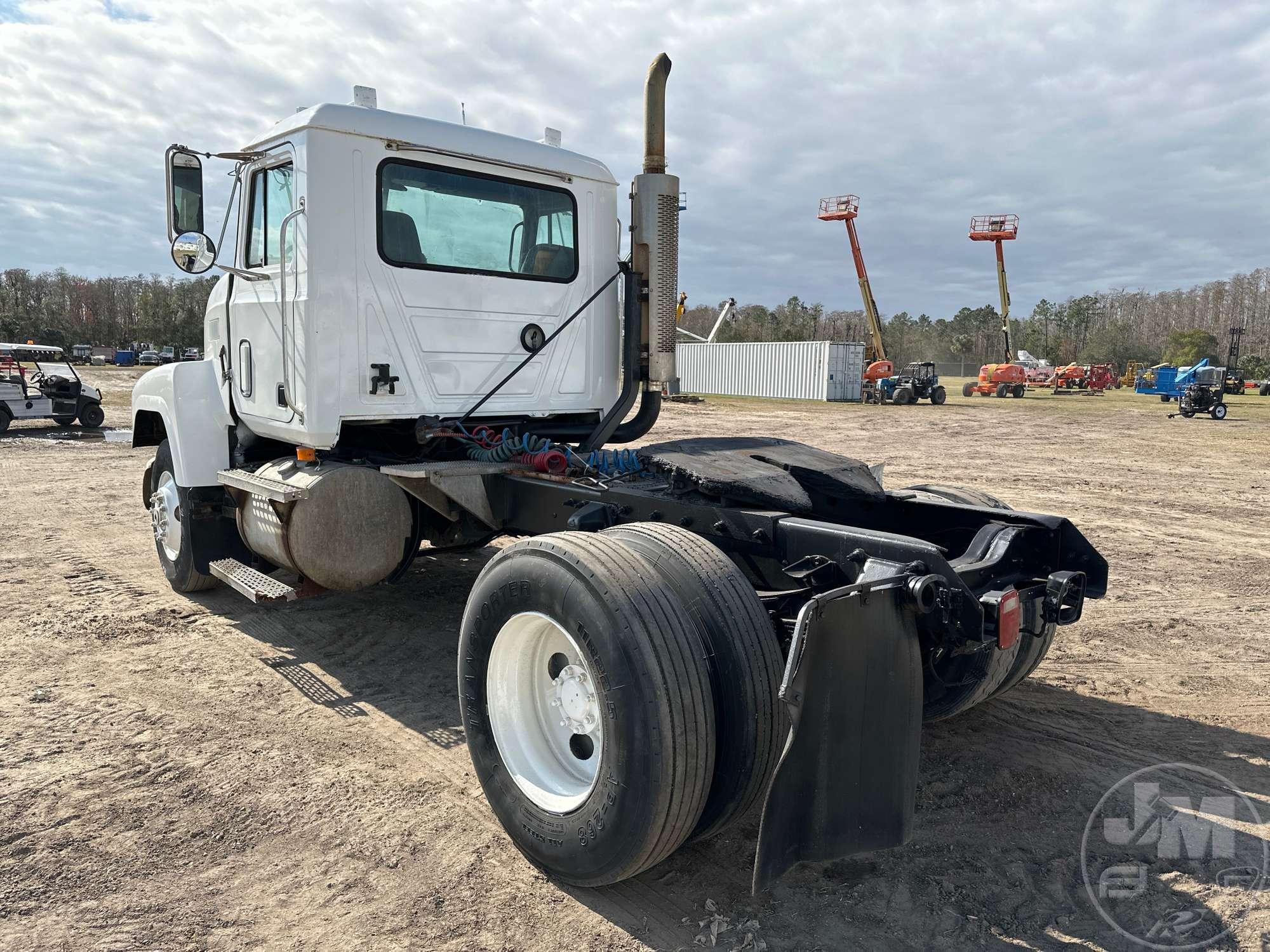 1997 MACK CH612 SINGLE AXLE DAY CAB TRUCK TRACTOR VIN: 1M2AA08Y4VW011482