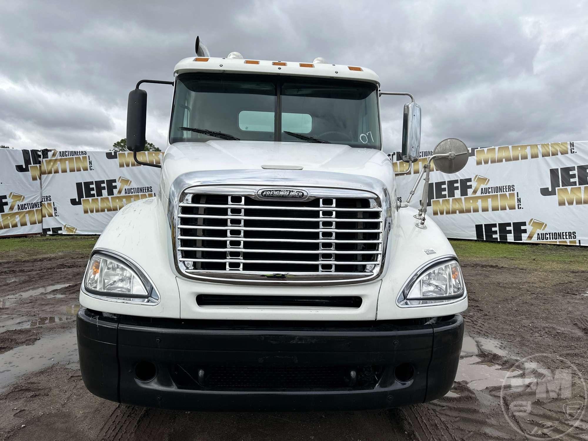 2007 FREIGHTLINER COLUMBIA TANDEM AXLE DAY CAB TRUCK TRACTOR VIN: 1FUJA6CV07LX74682