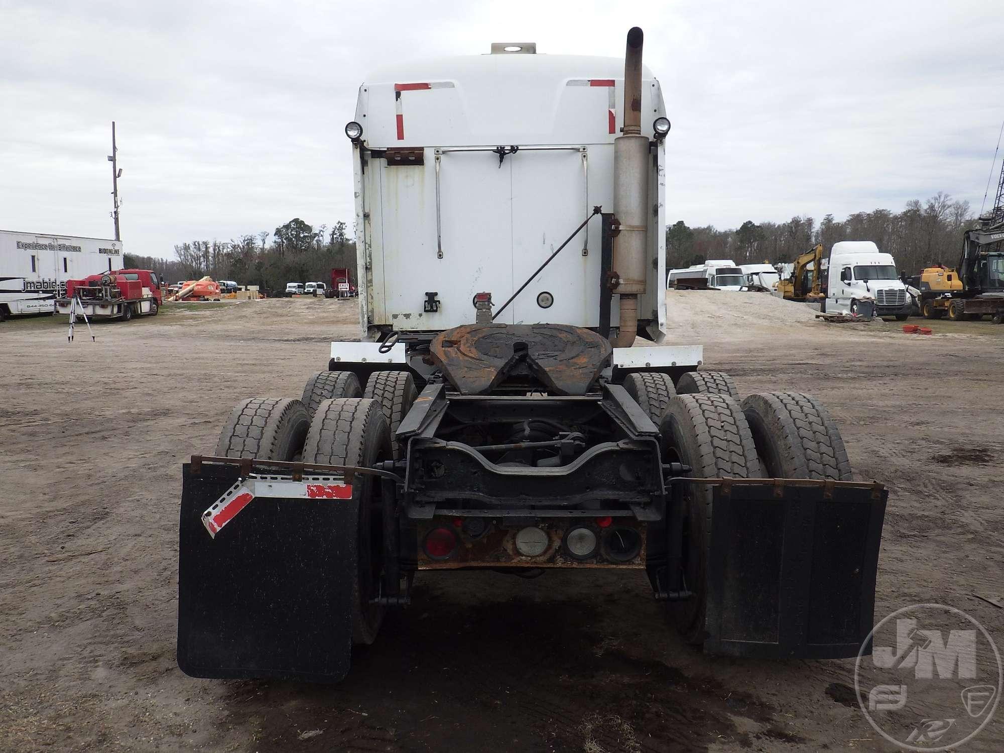 2000 MACK CH613 TANDEM AXLE TRUCK TRACTOR VIN: 1M1AA18YXYW116414