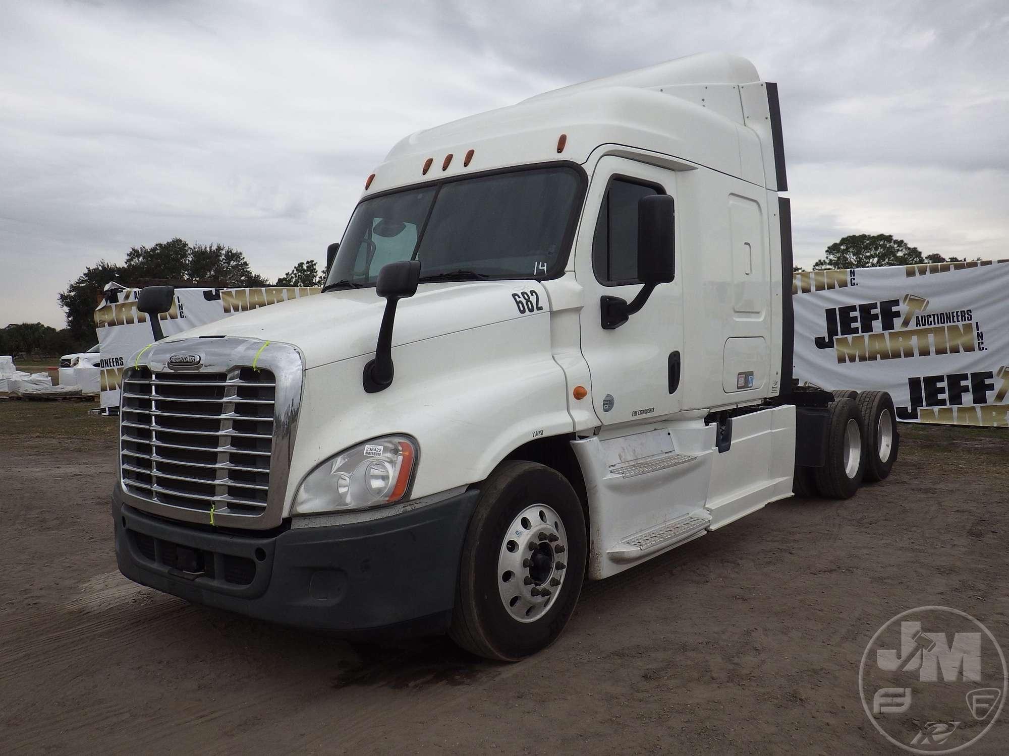 2014 FREIGHTLINER CASCADIA TANDEM AXLE TRUCK TRACTOR VIN: 1FUJGLDV8ELFS4845