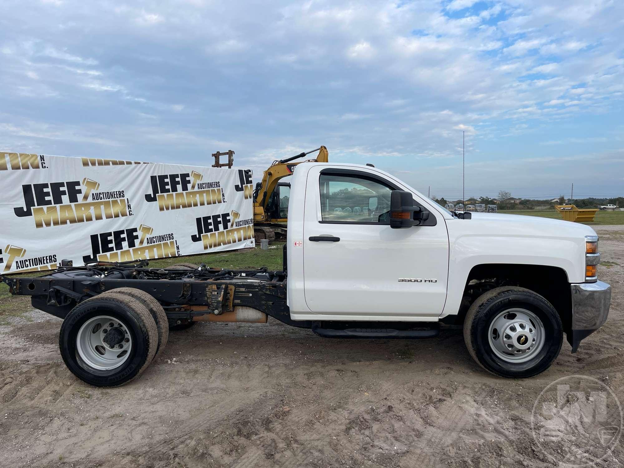 2019 CHEVROLET SILVERADO 3500 HD SINGLE AXLE VIN: 1GB3CVCG4KF199228 CAB & CHASSIS