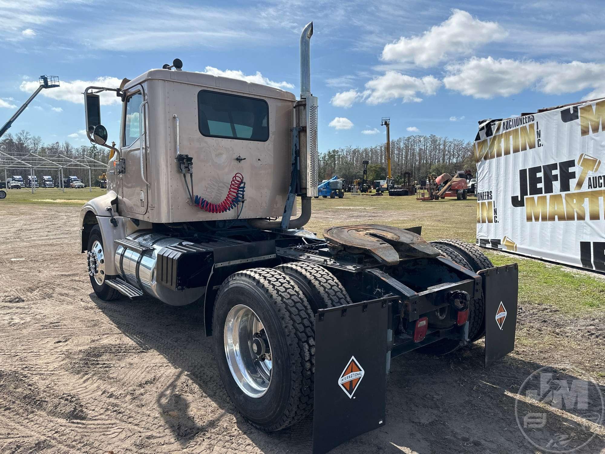 2000 INTERNATIONAL 9100I SINGLE AXLE DAY CAB TRUCK TRACTOR VIN: 2HSCAAHN7YC074740