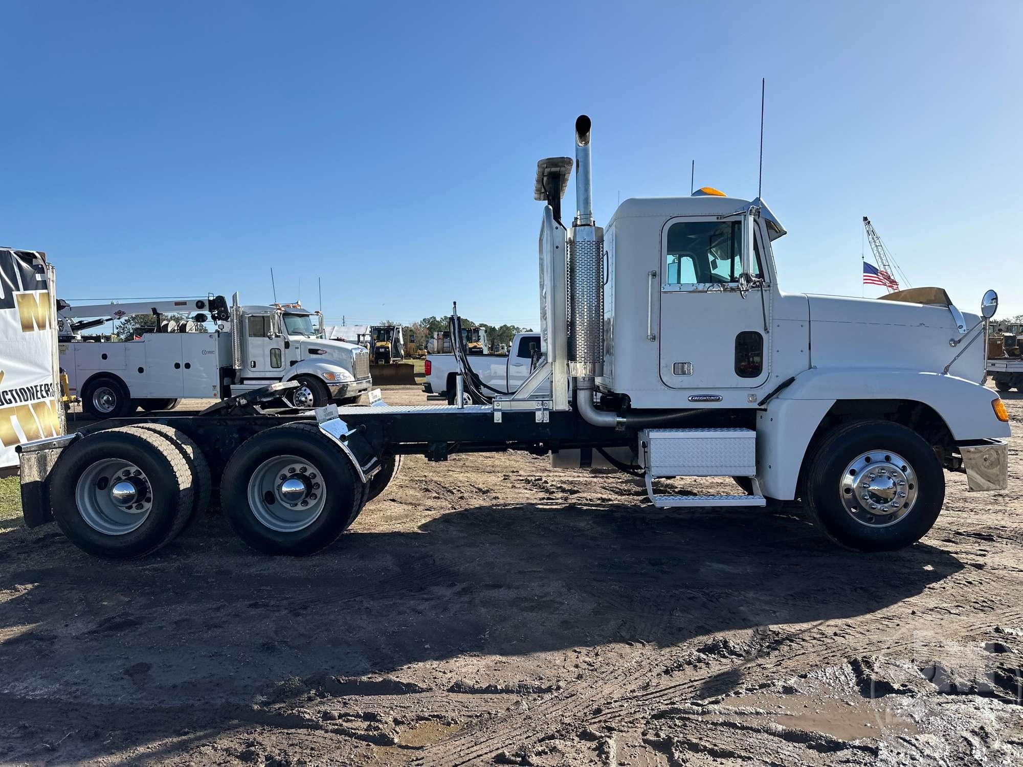 1993 FREIGHTLINER USF-1E TANDEM AXLE DAY CAB TRUCK TRACTOR VIN: 1FUYDPYB4PH416014