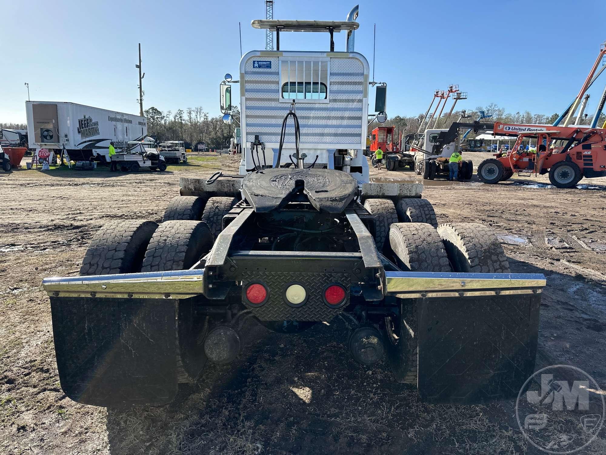 1993 FREIGHTLINER USF-1E TANDEM AXLE DAY CAB TRUCK TRACTOR VIN: 1FUYDPYB4PH416014