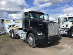 2004 KENWORTH T800 TANDEM AXLE DAY CAB TRUCK TRACTOR VIN: 1XKDDU9X64J071530