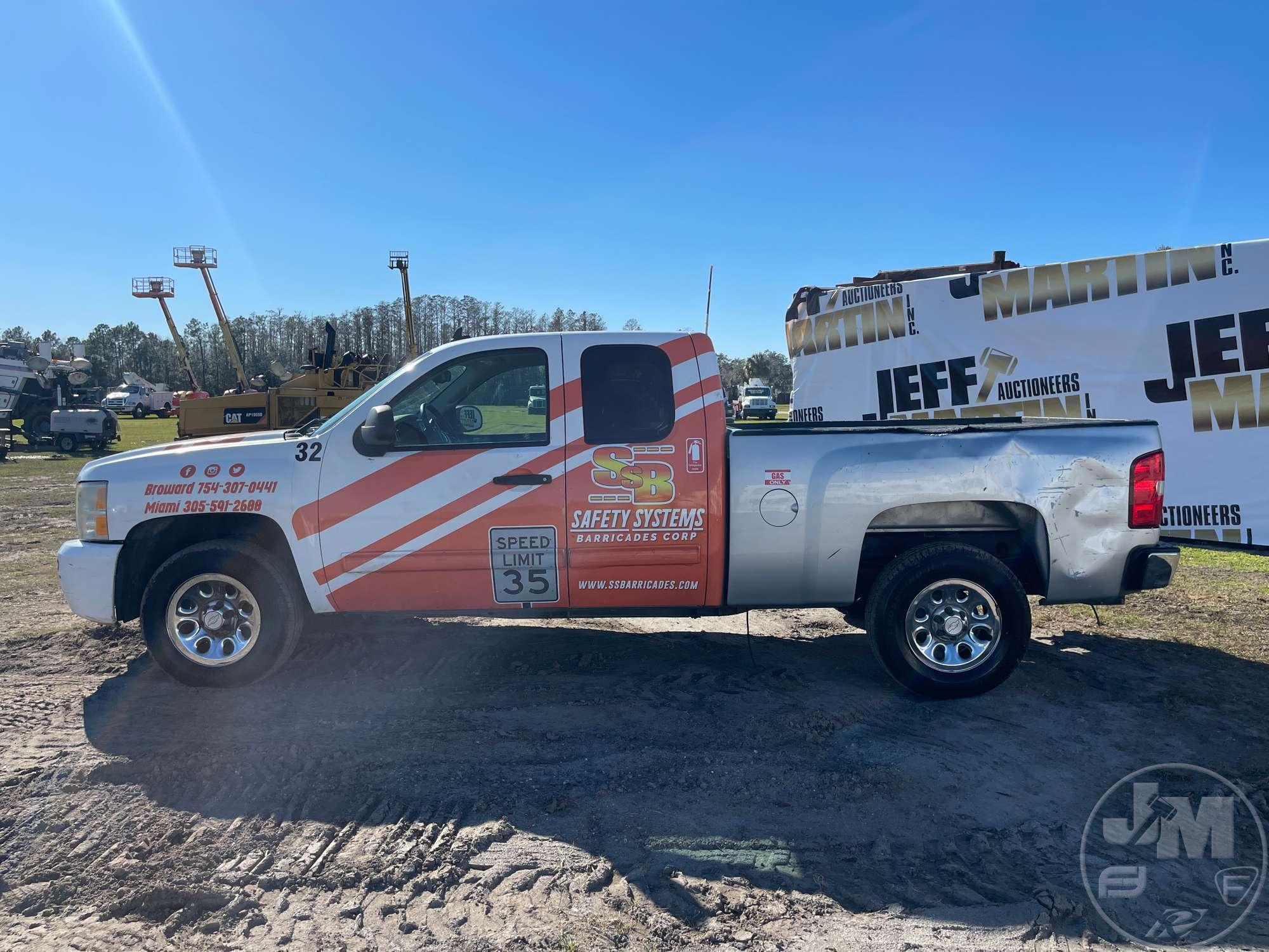 2011 CHEVROLET SILVERADO EXTENDED CAB PICKUP VIN: 1GCRCREA6BZ313797