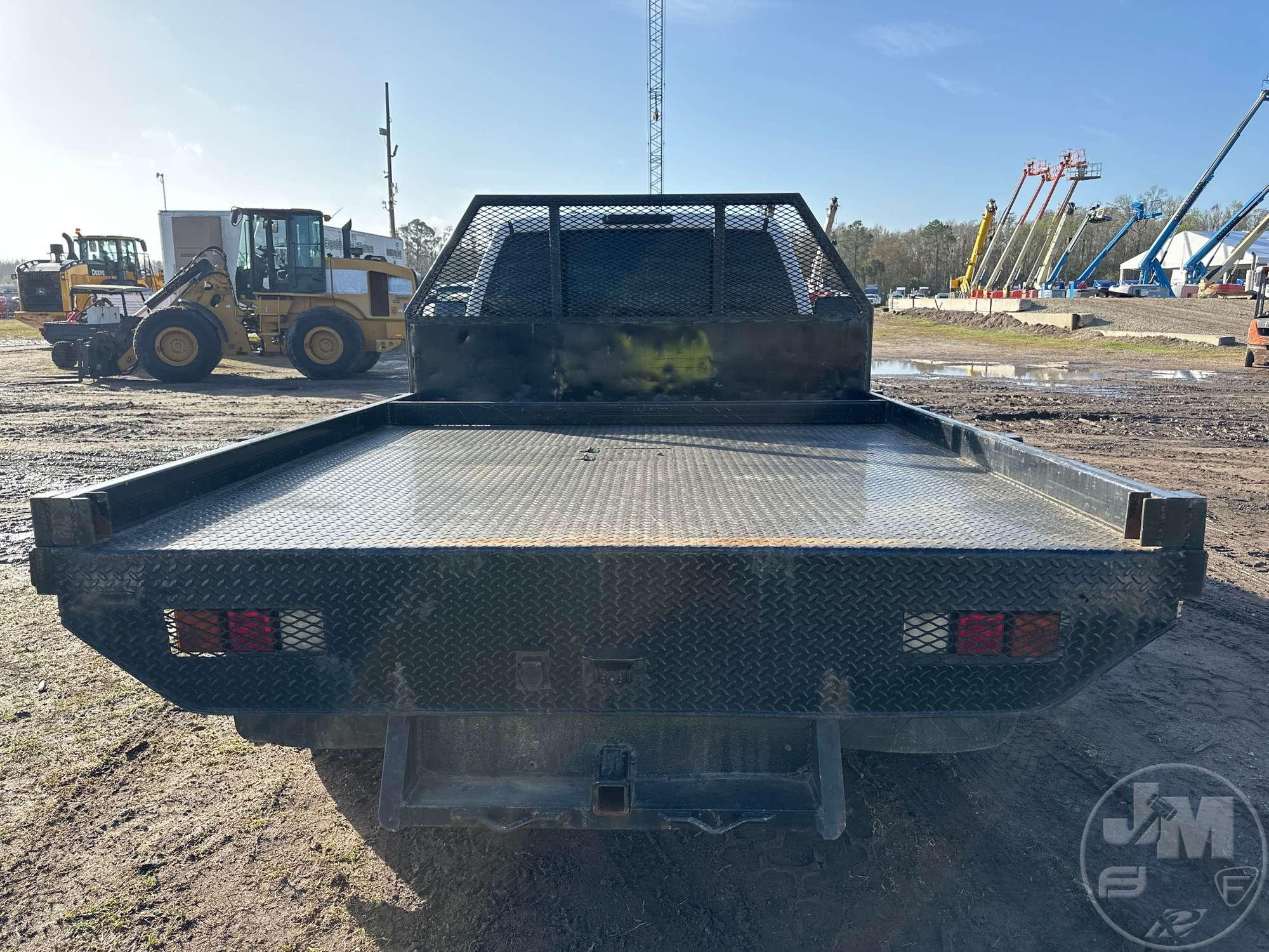 2005 GMC SIERRA SLE SINGLE AXLE REGULAR CAB 4X4 FLATBED TRUCK VIN: 1GDJK34285E192463