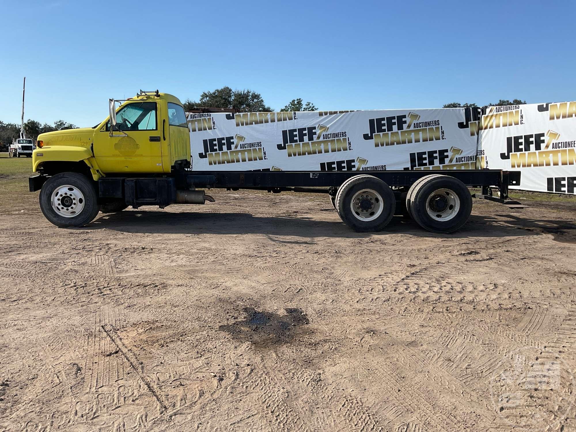 2001 CHEVROLET C7 TANDEM AXLE VIN: 1GBT7H4C61J502541 CAB & CHASSIS