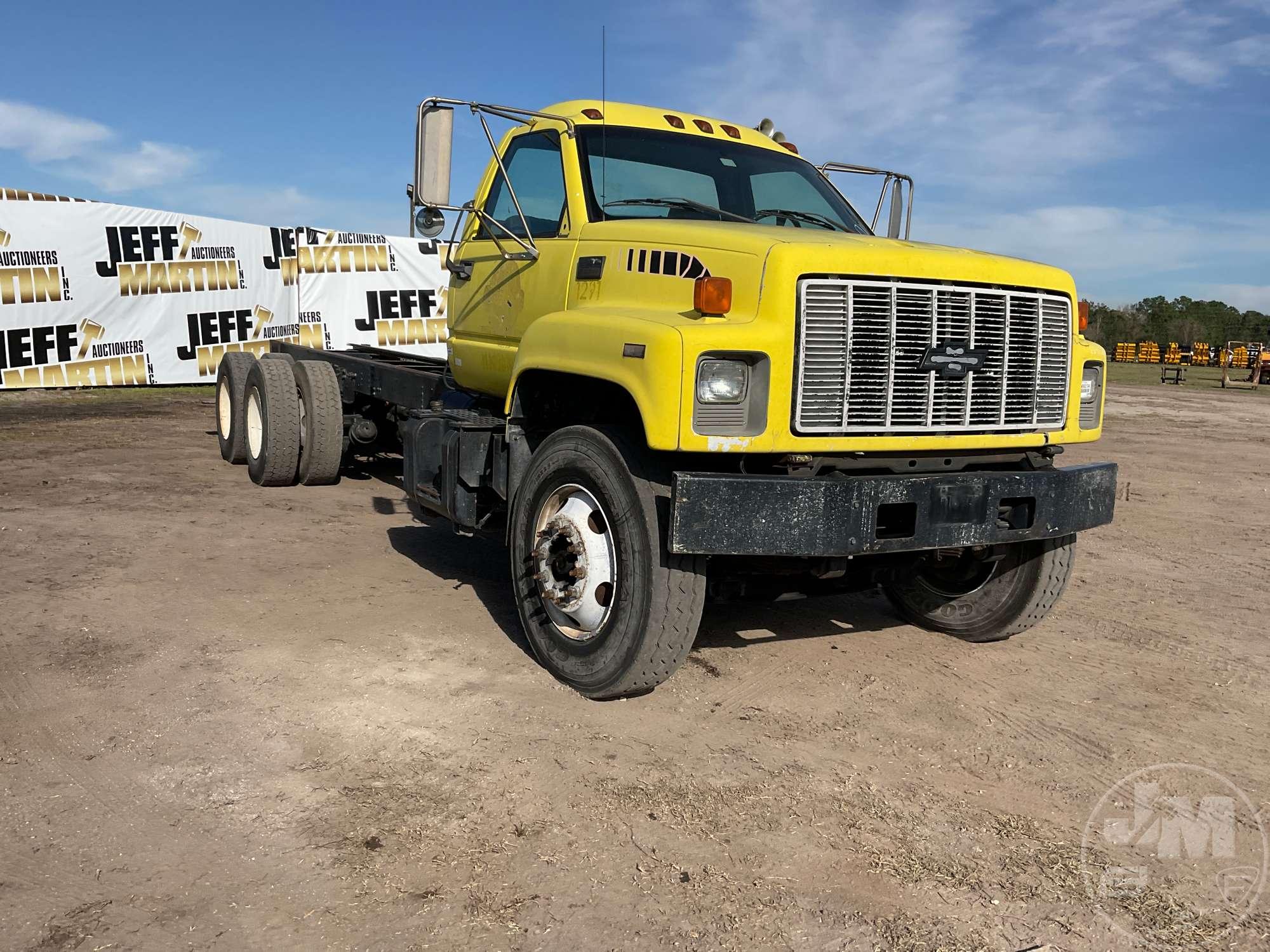 2001 CHEVROLET C7 TANDEM AXLE VIN: 1GBT7H4C61J502541 CAB & CHASSIS