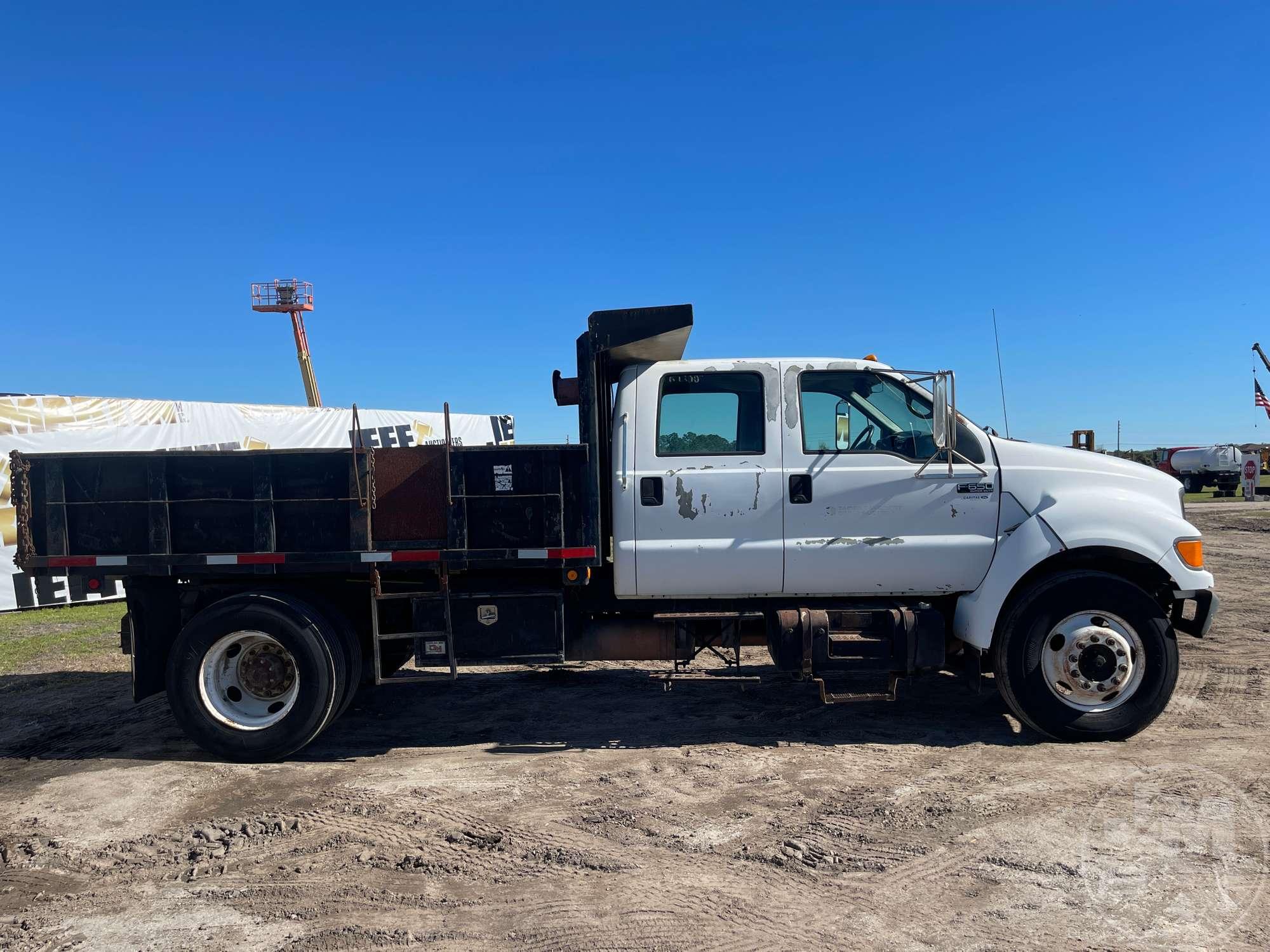 2000 FORD F-650 SUPER DUTY CREW CAB SINGLE AXLE DUMP TRUCK VIN: 3FEWW65A6YMA01053