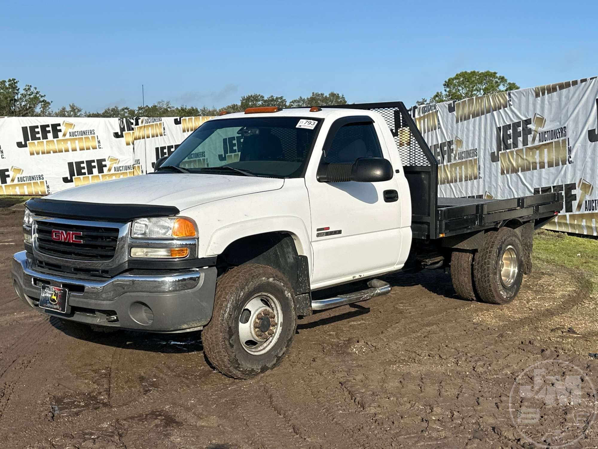 2005 GMC SIERRA SLE SINGLE AXLE REGULAR CAB 4X4 FLATBED TRUCK VIN: 1GDJK34285E192463