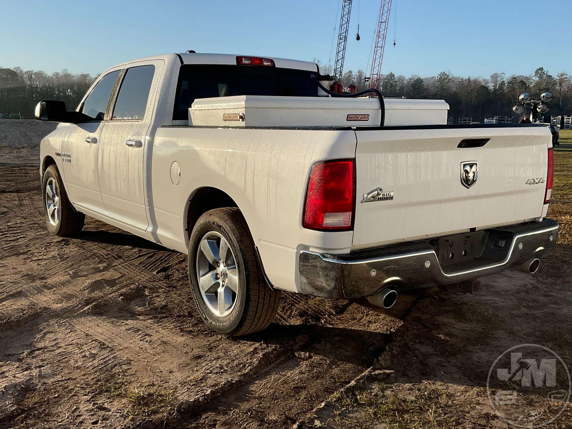 2015 RAM 1500 CREW CAB 4X4 PICKUP VIN: 1C6RR7TM4FS652287