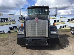 2004 KENWORTH T800 TANDEM AXLE DAY CAB TRUCK TRACTOR VIN: 1XKDDU9X64J071530