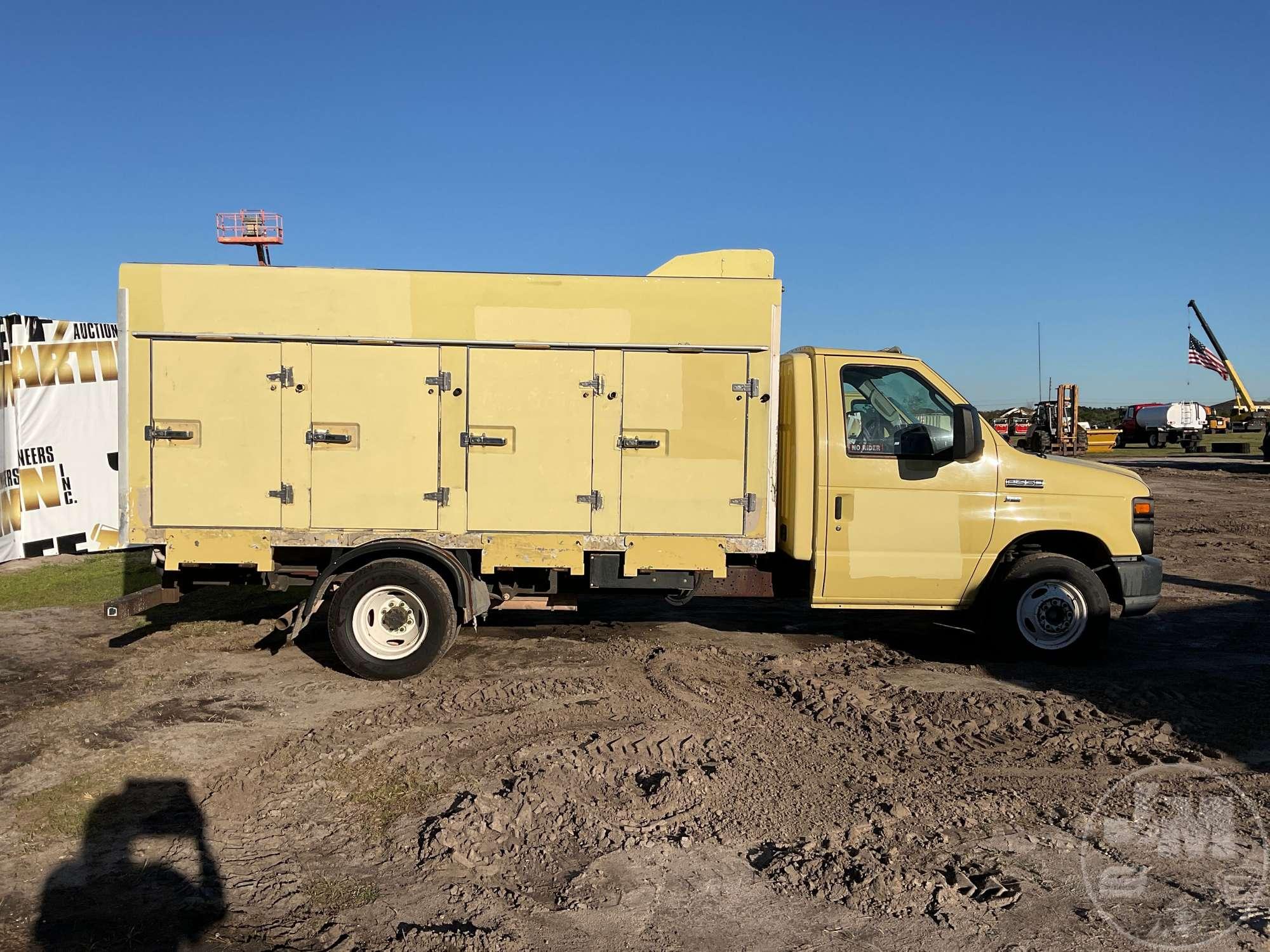 2010 FORD E-450 SUPER DUTY VIN: 1FDXE4FL7ADA84798 SINGLE AXLE MOBILE FOOD VENDOR TRUCK