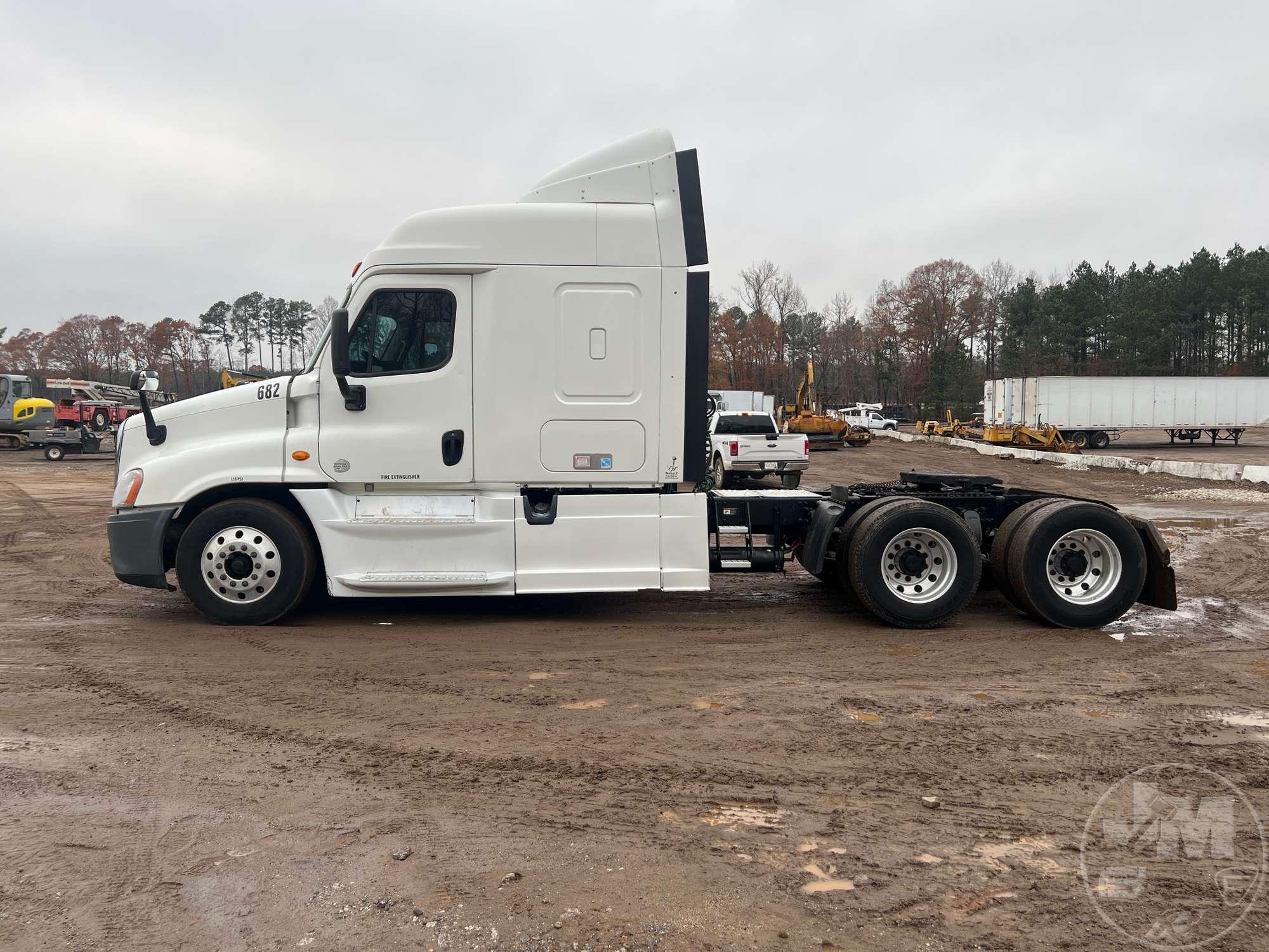 2014 FREIGHTLINER CASCADIA TANDEM AXLE TRUCK TRACTOR VIN: 1FUJGLDV8ELFS4845