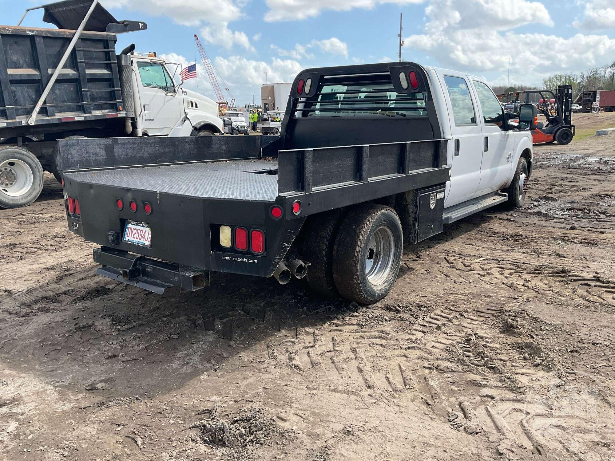 2015 FORD F-350 SINGLE AXLE CREW CAB FLATBED TRUCK VIN: 1FD8W3GT6FEA28914