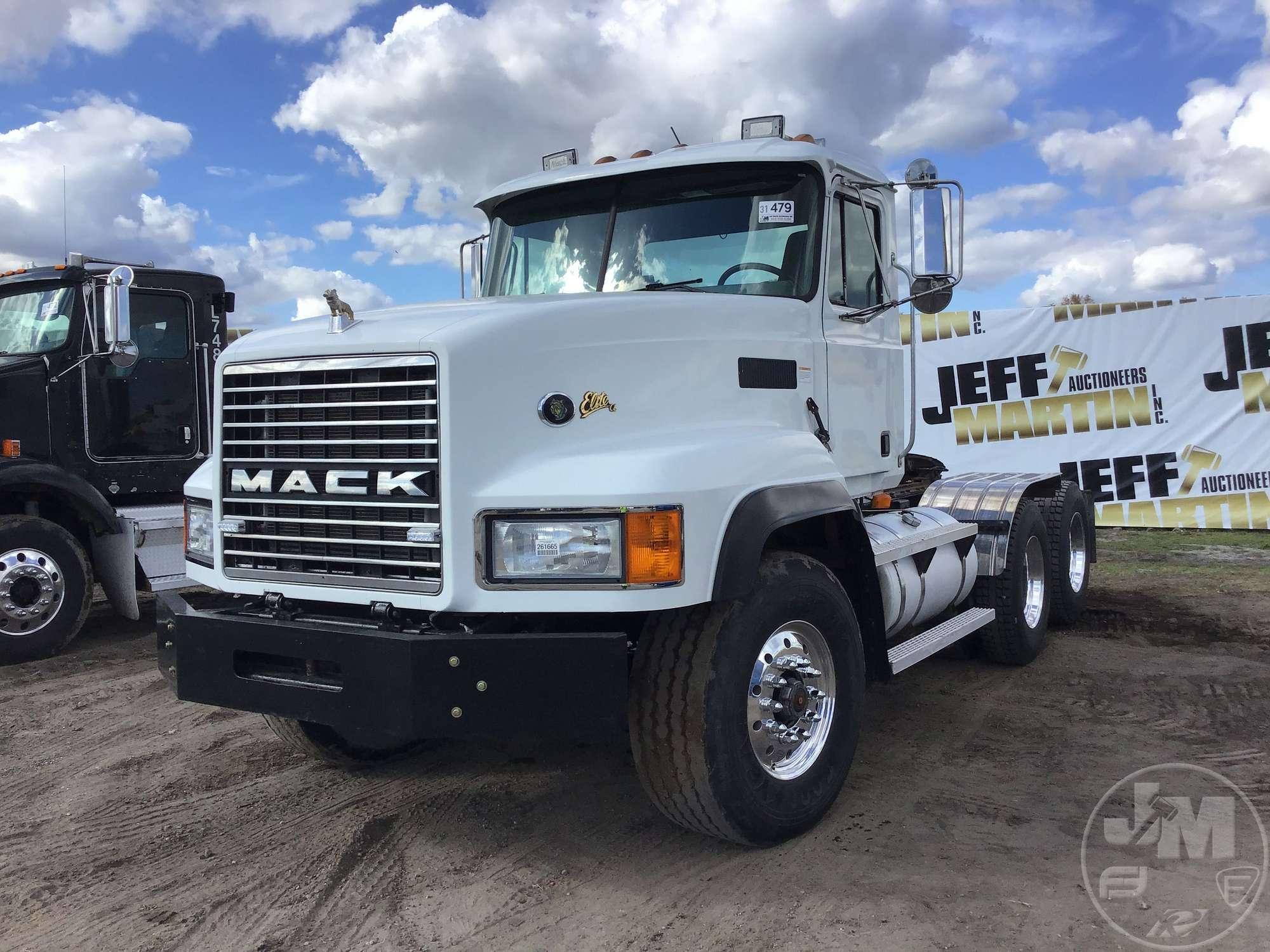 1999 MACK CL TANDEM AXLE DAY CAB TRUCK TRACTOR VIN: 1M2AD28Y2XW001460