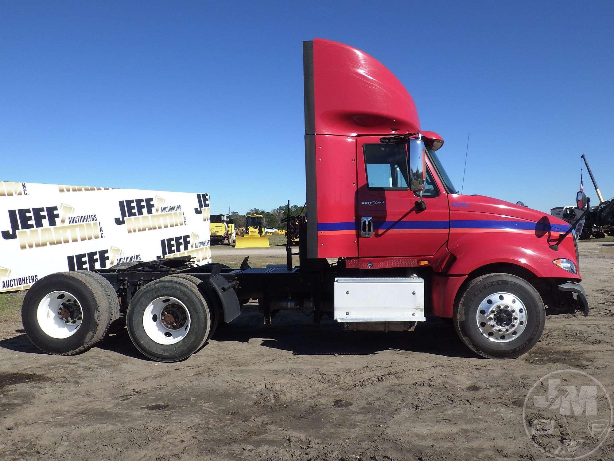 2014 INTERNATIONAL LF687 TANDEM AXLE DAY CAB TRUCK TRACTOR VIN: 3HSDJSNR0EN791203