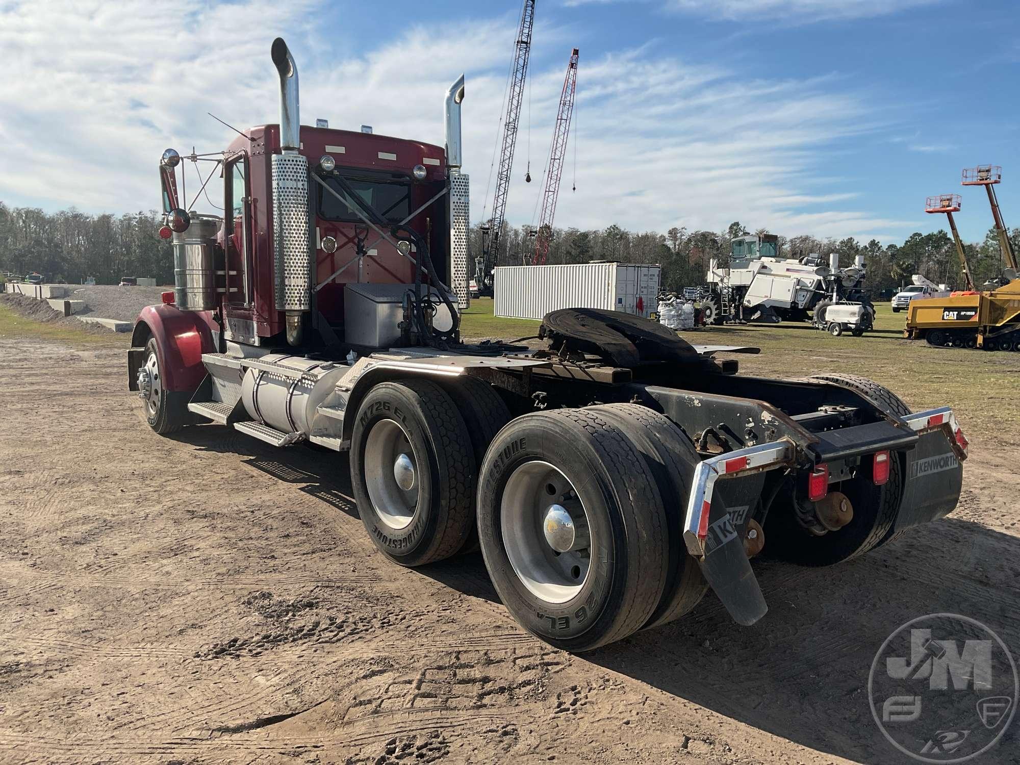 2000 KENWORTH W900 TANDEM AXLE DAY CAB TRUCK TRACTOR VIN: 1XKWDB0X8YJ842621