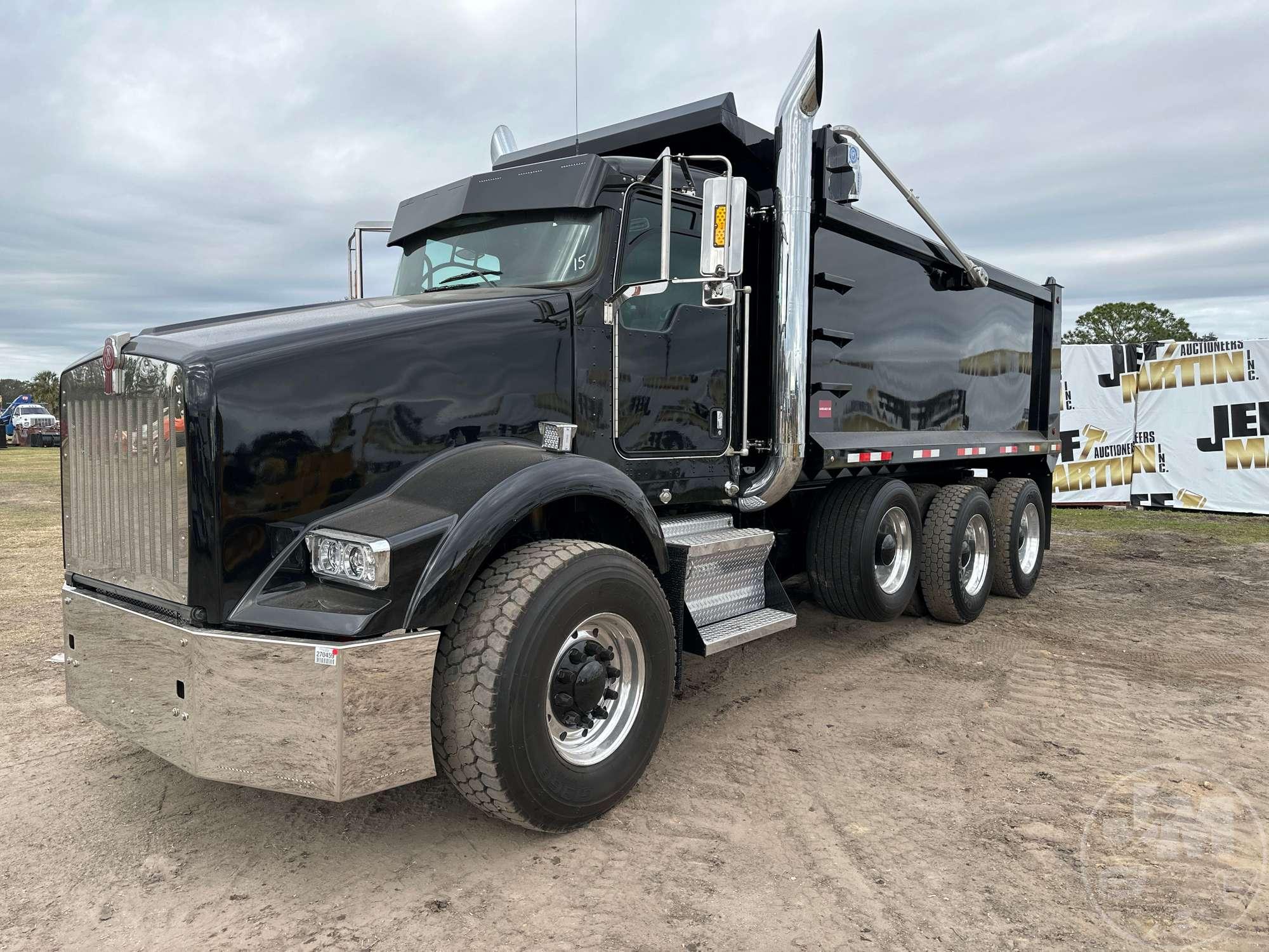 2015 KENWORTH T800 TRI-AXLE DUMP TRUCK VIN: 1XKDD49X3FJ453940