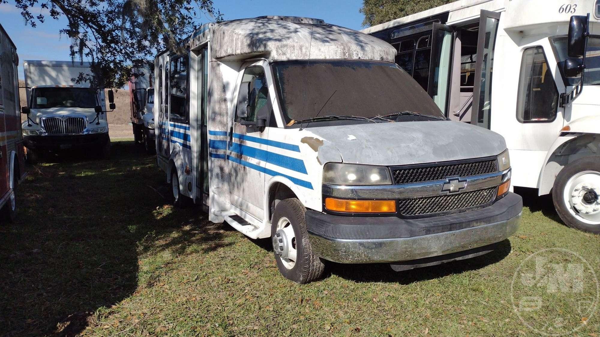 2009 CHEVROLET EXPRESS VIN: 1GBJG31K781234261 S/A PASSENGER BUS