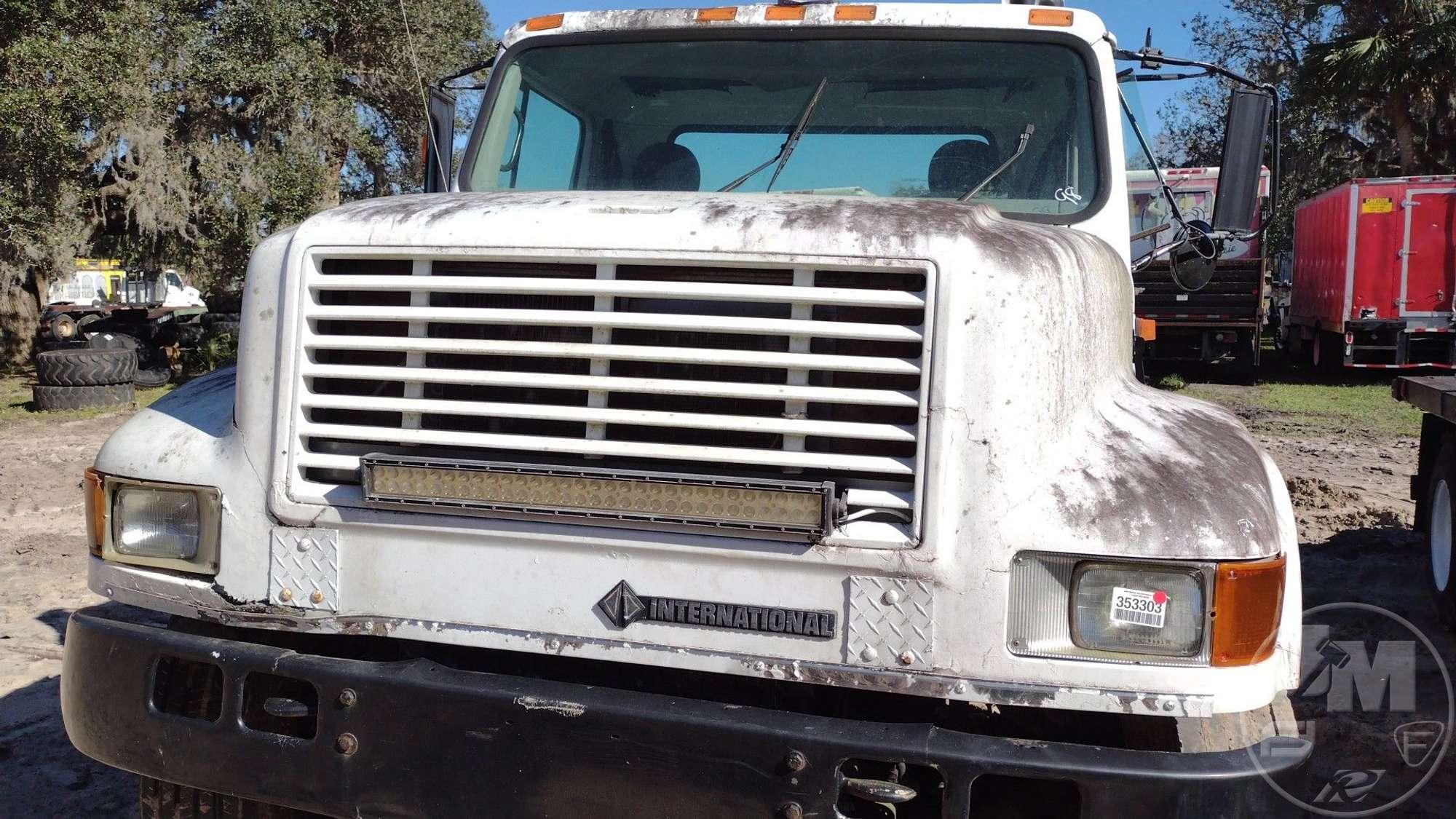 1998 INTERNATIONAL 4900 VIN: 1HSSDAAN1WH529276 S/A DAY CAB TRUCK TRACTOR