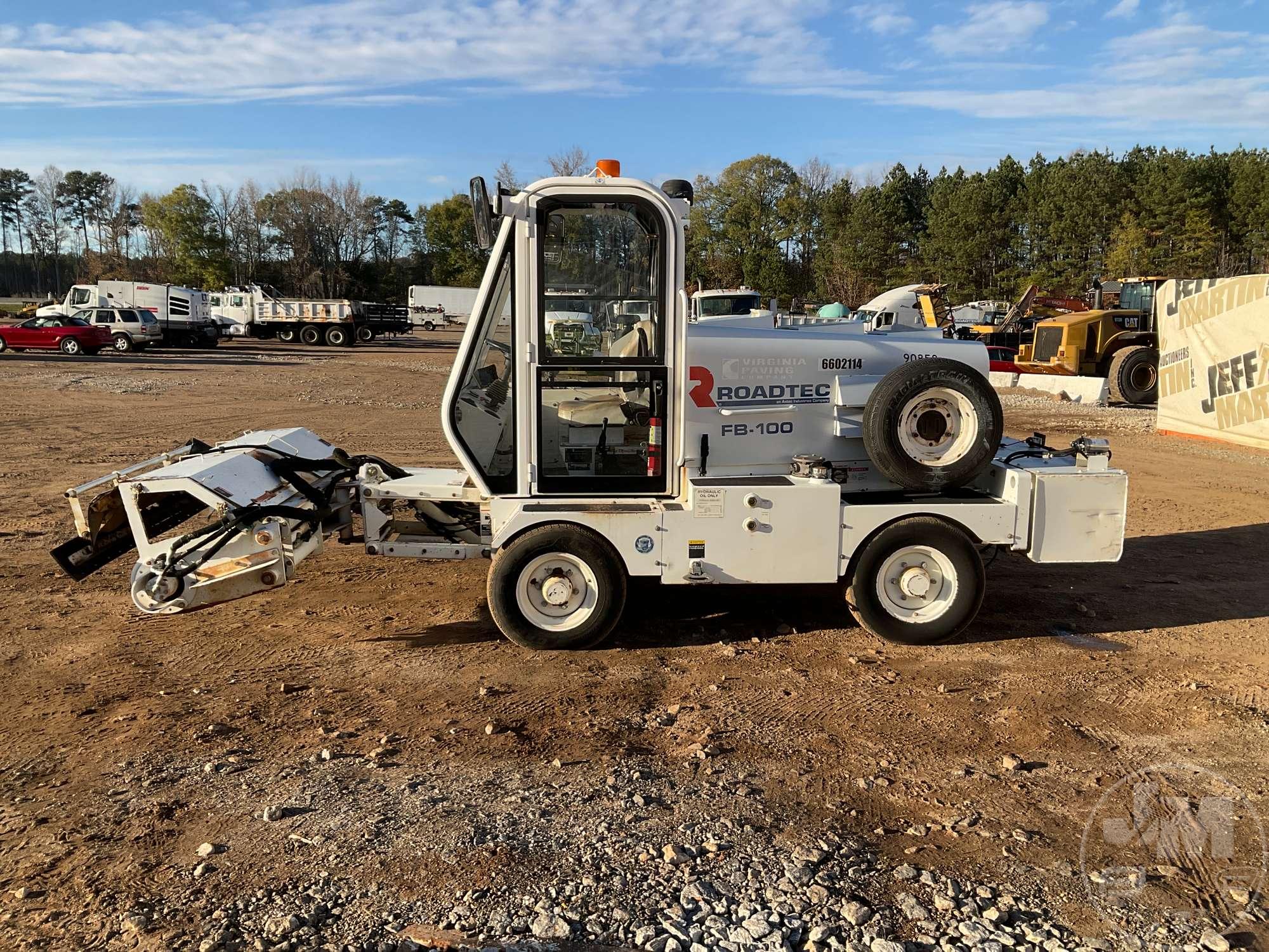 2015 ROADTEC FB100 SN: FB100X2011 SWEEPER