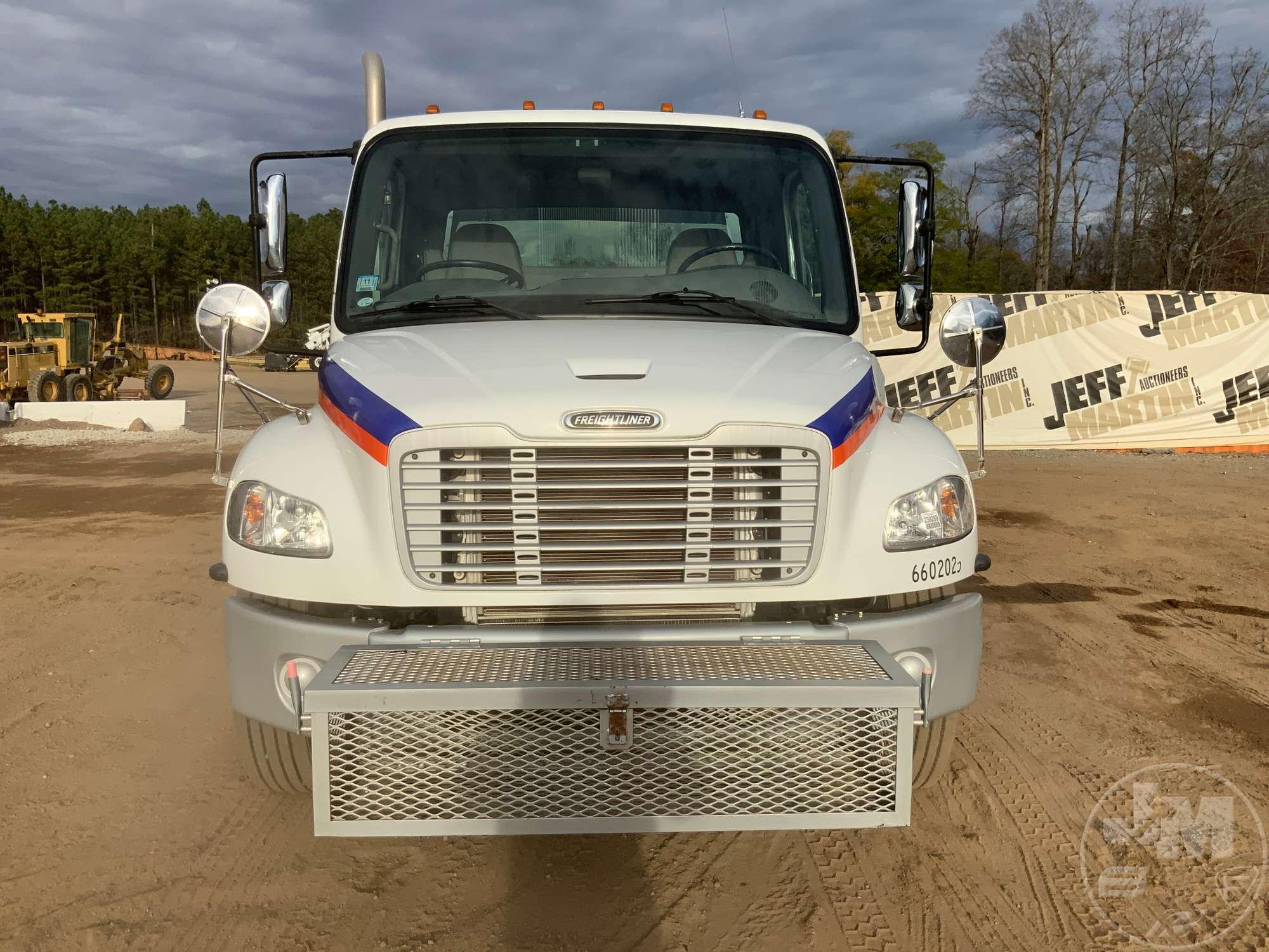 2018 FREIGHTLINER M2 JOHNSTON VIN: 1FVACXFC2JHHW2360 SINGLE AXLE SWEEPER TRUCK