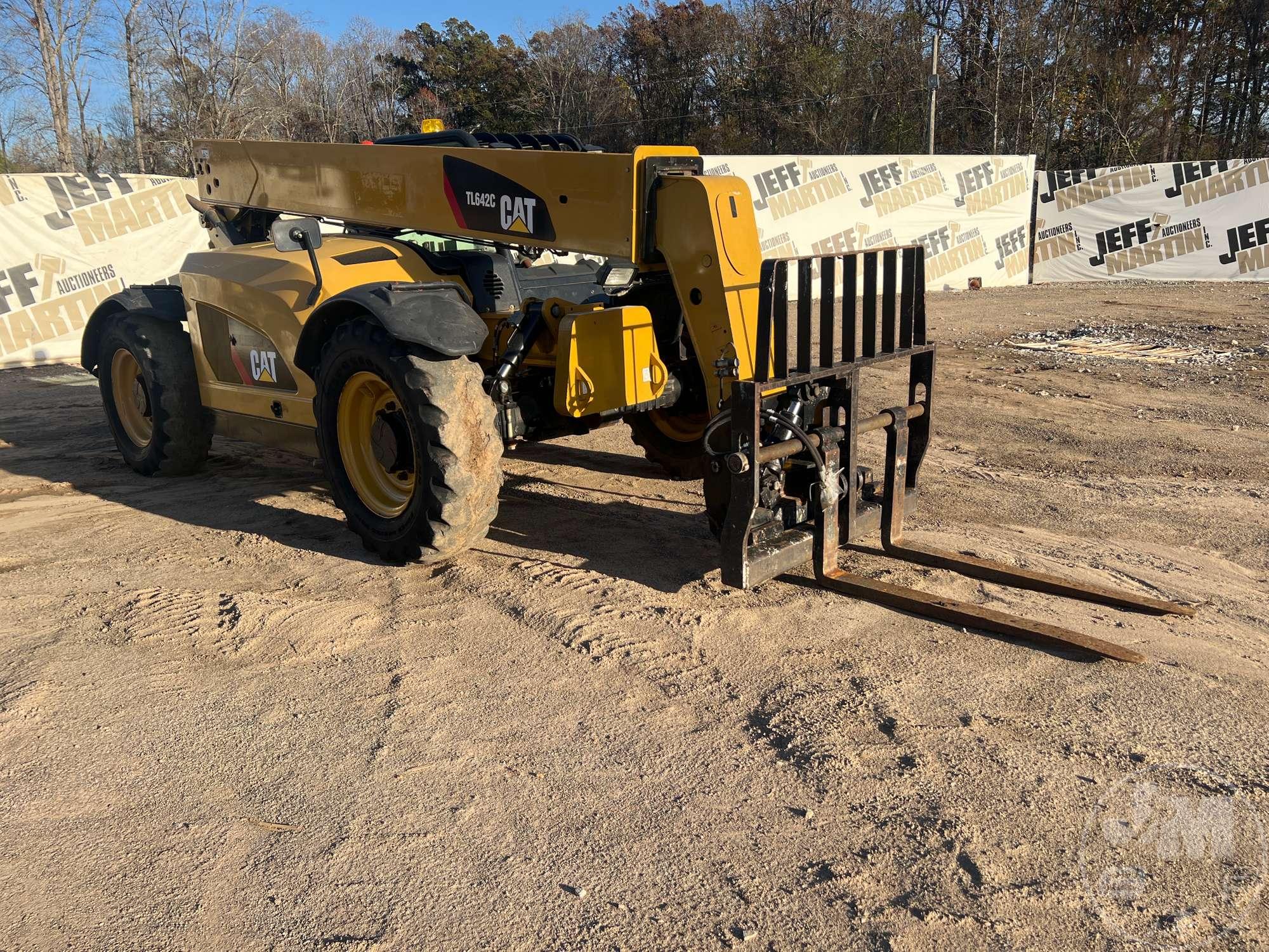 2015 CATERPILLAR TL642C TELESCOPIC FORKLIFT SN: THG01294