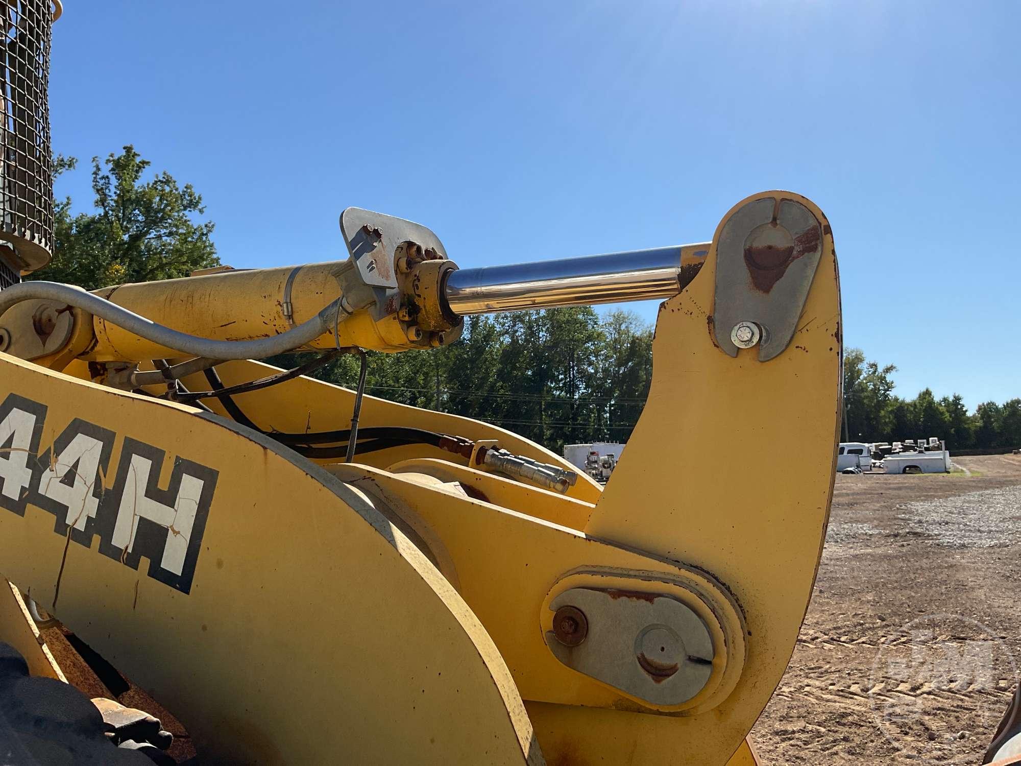 2000 DEERE 644H WHEEL LOADER SN: DW644HX576800