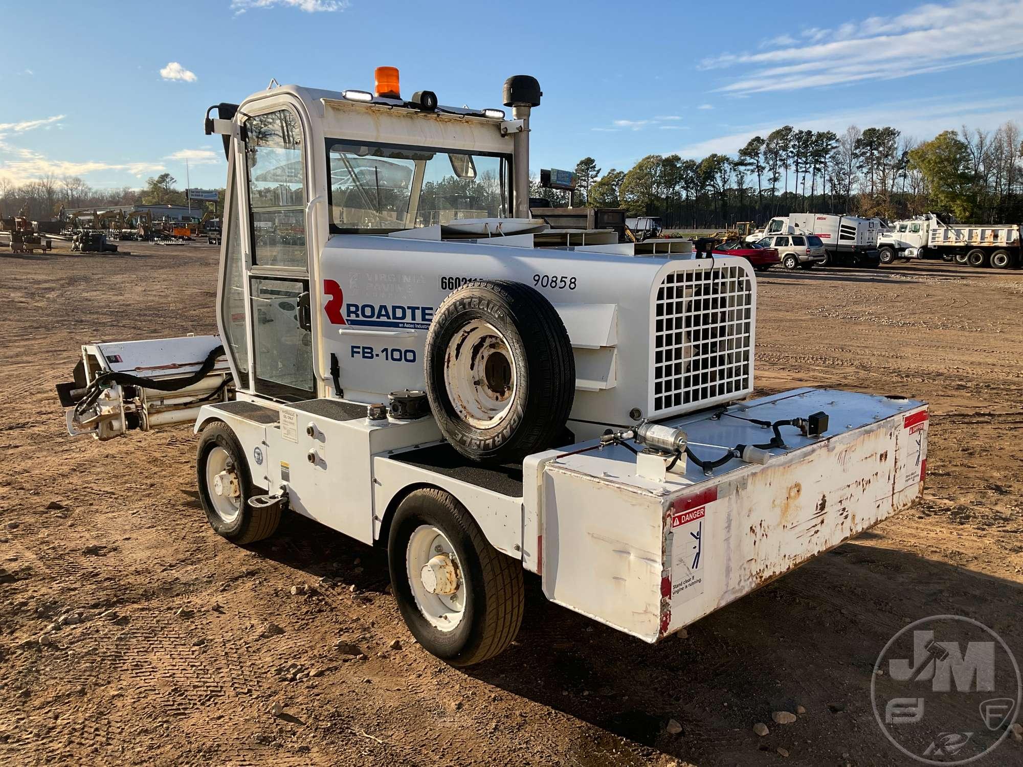 2015 ROADTEC FB100 SN: FB100X2011 SWEEPER