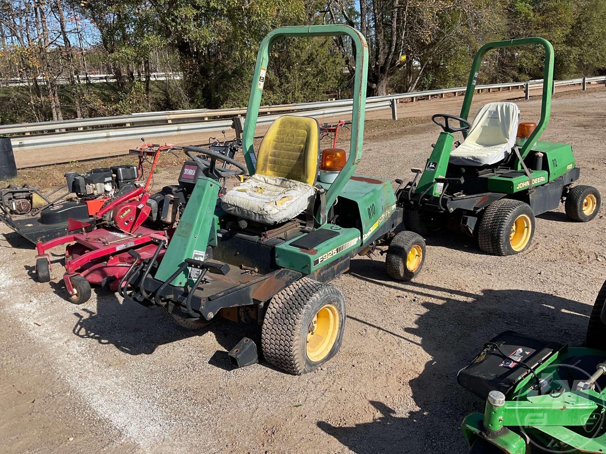 JOHN DEERE F925 SN: M0F925X140255 RIDING MOWER