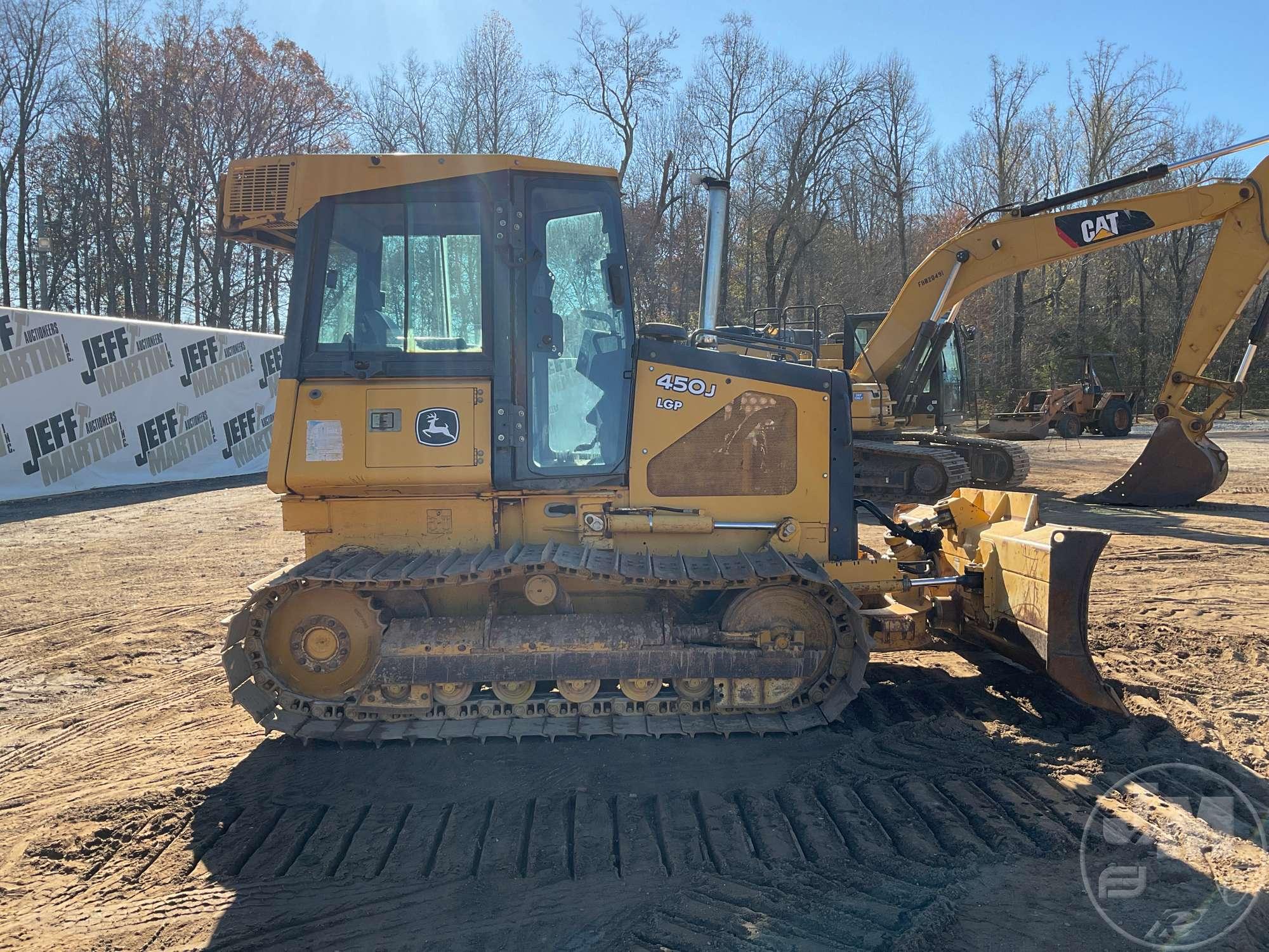 2005 JOHN DEERE 450J SN: T0450JX115979 CRAWLER TRACTOR CAB