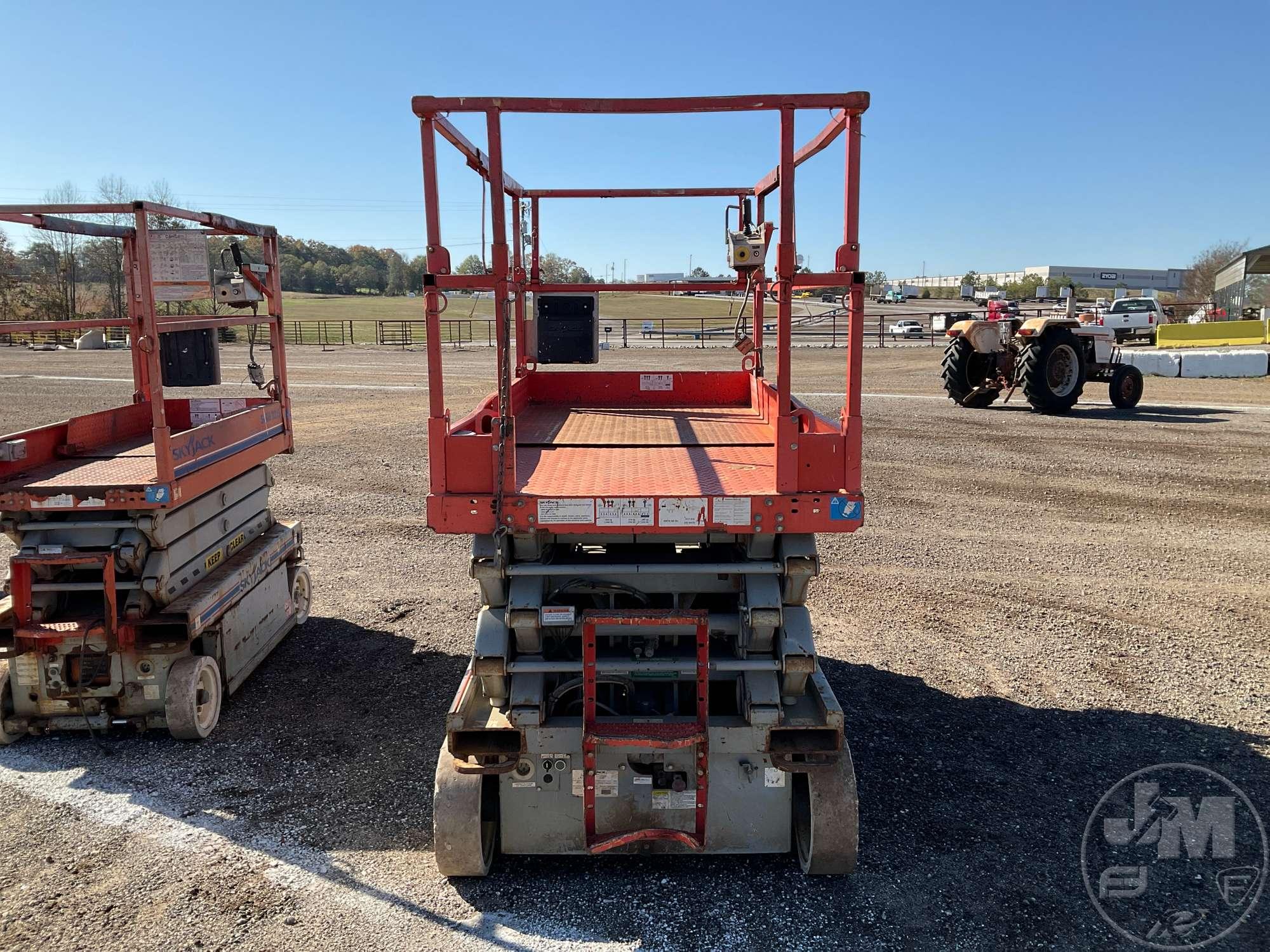 SKYJACK SJ4626 26’...... SCISSOR LIFT SN: 714547