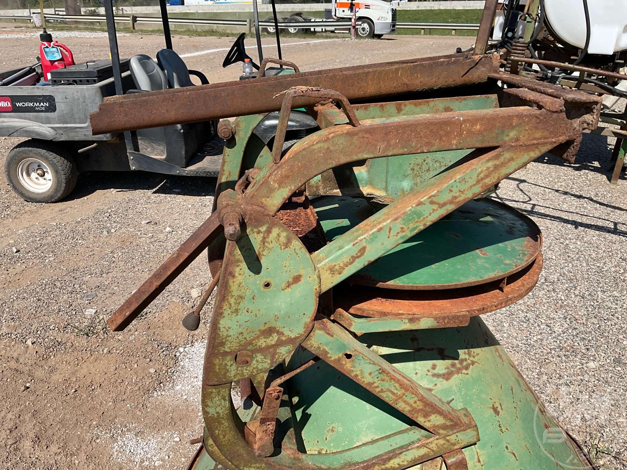 JOHN DEERE C380 SPIN SPREADER