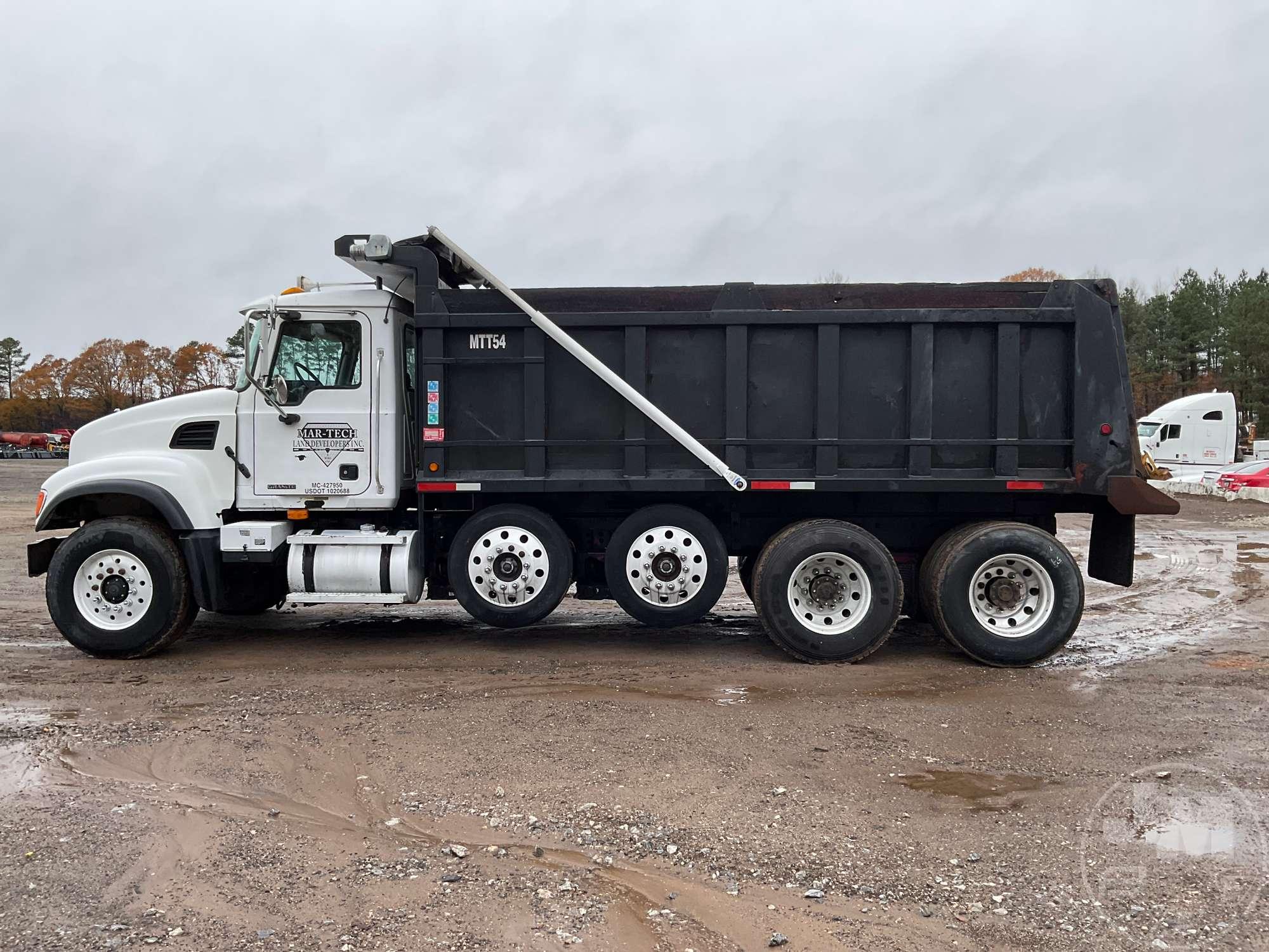 2004 MACK GRANITE CV713 QUAD AXLE DUMP TRUCK VIN: 1M2AG11CX4M017929