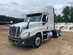 2014 FREIGHTLINER CASCADIA VIN: 3AKJGLD57ESFT6330 TANDEM AXLE SLEEPER TRUCK TRACTOR