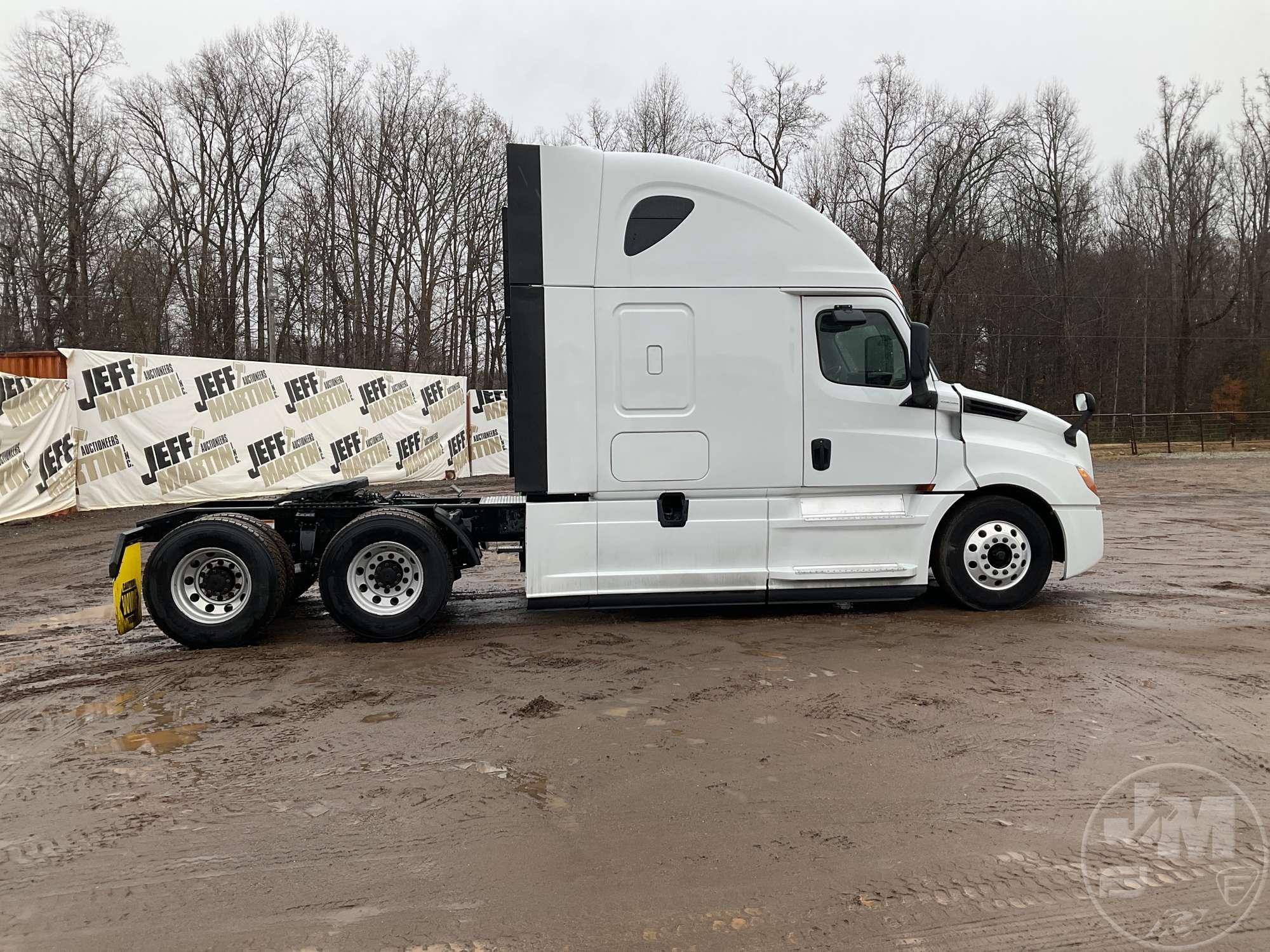 2018 FREIGHTLINER CASCADIA VIN: 3AKJHHDR8JSJH9790 TANDEM AXLE TRUCK TRACTOR