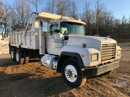 1998 MACK RD690S TANDEM AXLE DUMP TRUCK VIN: 1M2P264C4WM025111