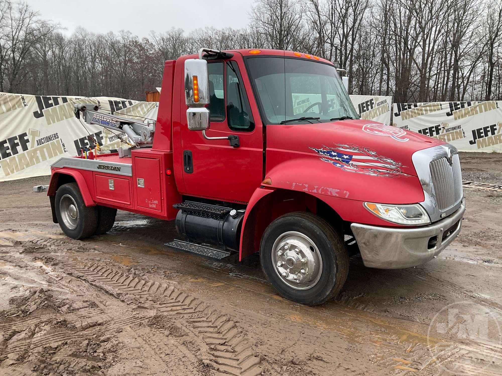 2002 INTERNATIONAL 4300 SBA 4X2 SINGLE AXLE WRECKER VIN: 1HTMMAAM92H535395