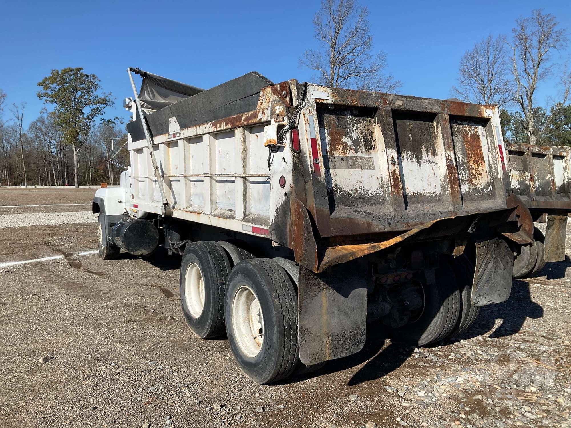 2003 MACK RD VIN: 1M2P264C43M034385 TANDEM AXLE DUMP TRUCK