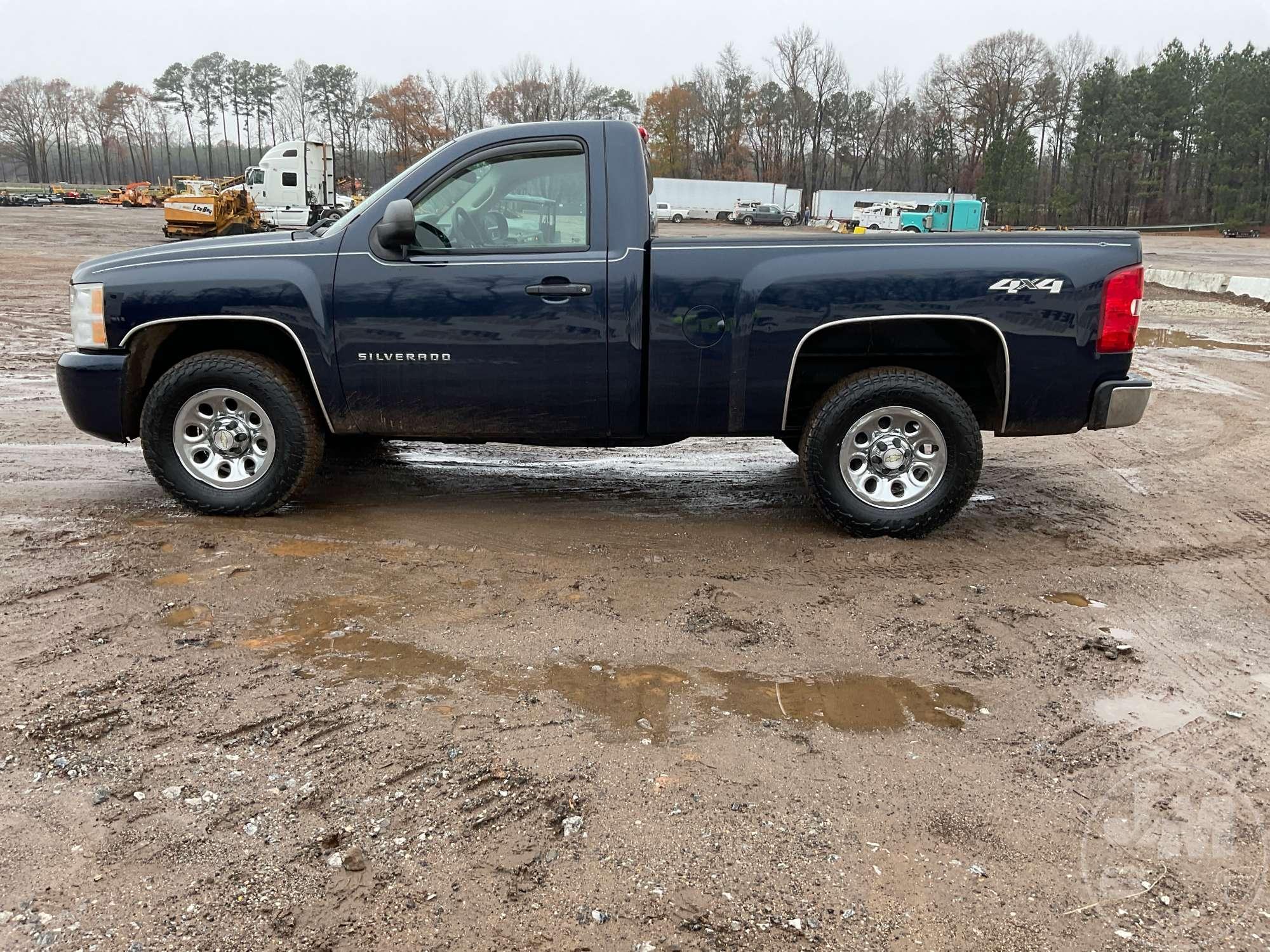 2010 CHEVROLET SILVERADO 1500 LS REGULAR CAB 4X4 PICKUP VIN: 1GCPKPEX7AZ211636