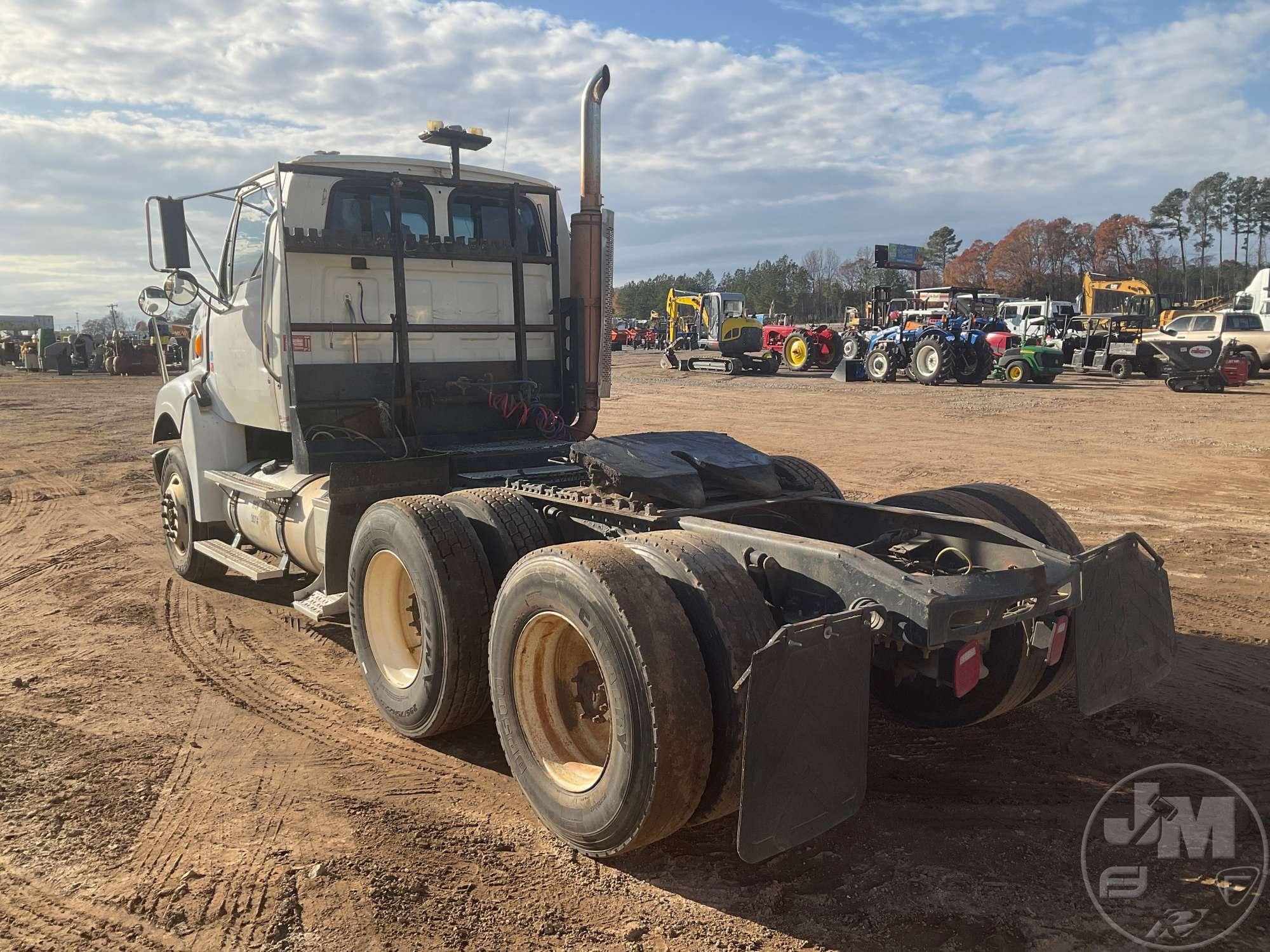 2007 STERLING TRUCK L9500 SERIES VIN: 2FWJAZCK27AY42002 TANDEM AXLE DAY CAB TRUCK TRACTOR