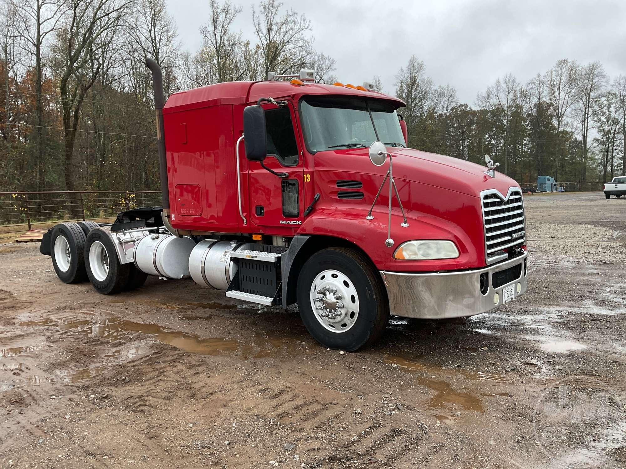 2008 MACK CXU613 VIN: 1M1AW07Y78N002583 TANDEM AXLE TRUCK TRACTOR