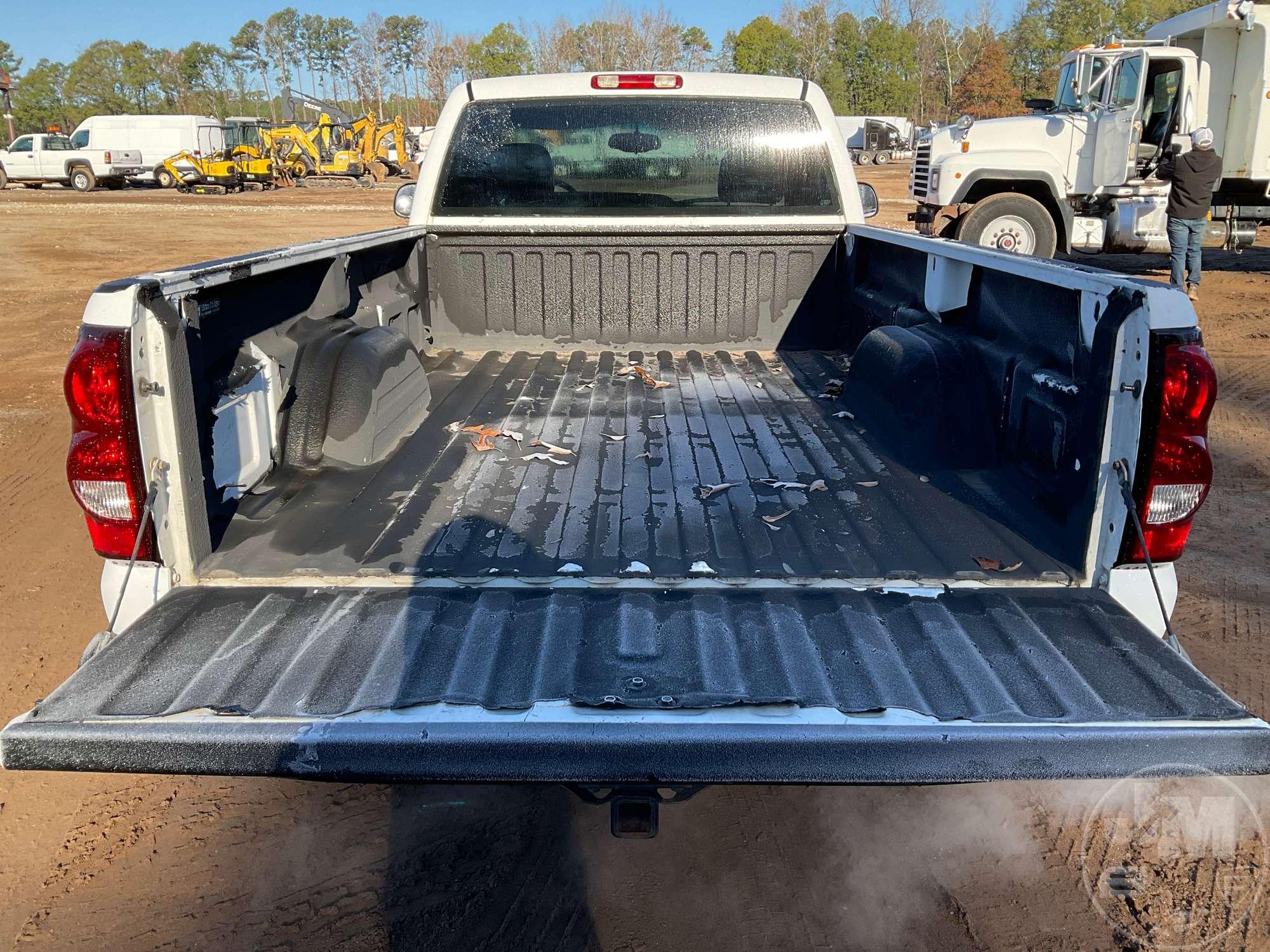 2003 CHEVROLET SILVERADO REGULAR CAB PICKUP VIN: 1GCEC14V43Z104693