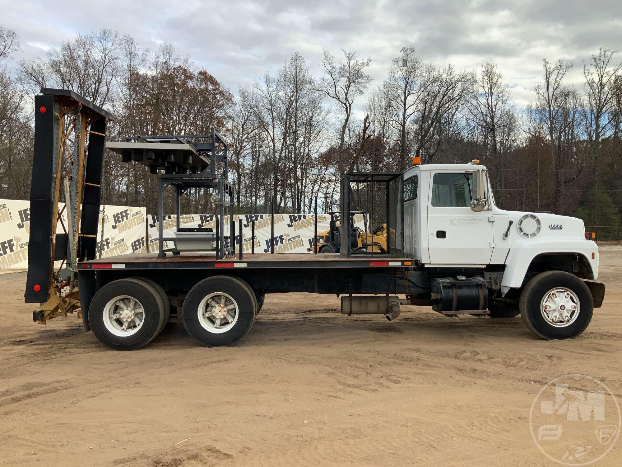 1993 FORD LT800 VIN: 1FDYU82E8PVA01016 T/A ATTENUATOR TRUCK