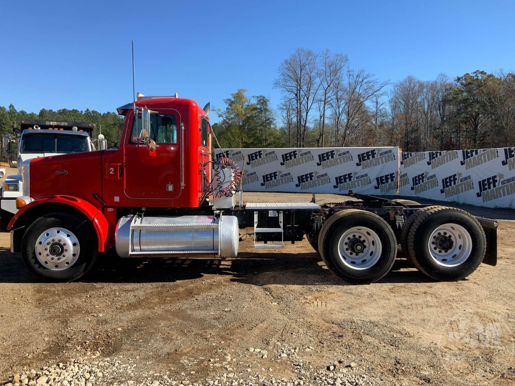 1992 PETERBILT 378 VIN: 1XPFDE9X2ND323380 TANDEM AXLE DAY CAB TRUCK TRACTOR