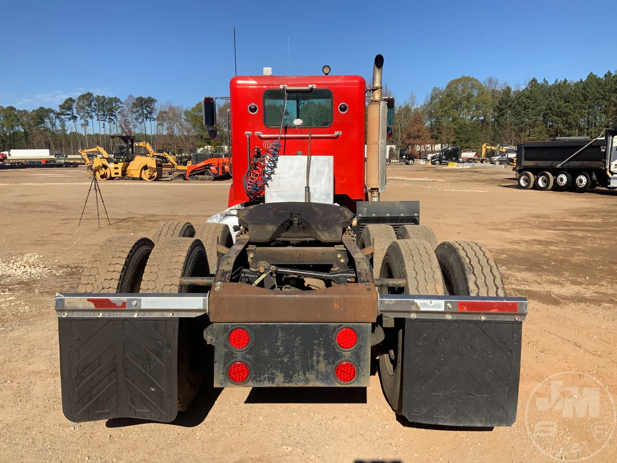 1992 PETERBILT 378 VIN: 1XPFDE9X2ND323380 TANDEM AXLE DAY CAB TRUCK TRACTOR