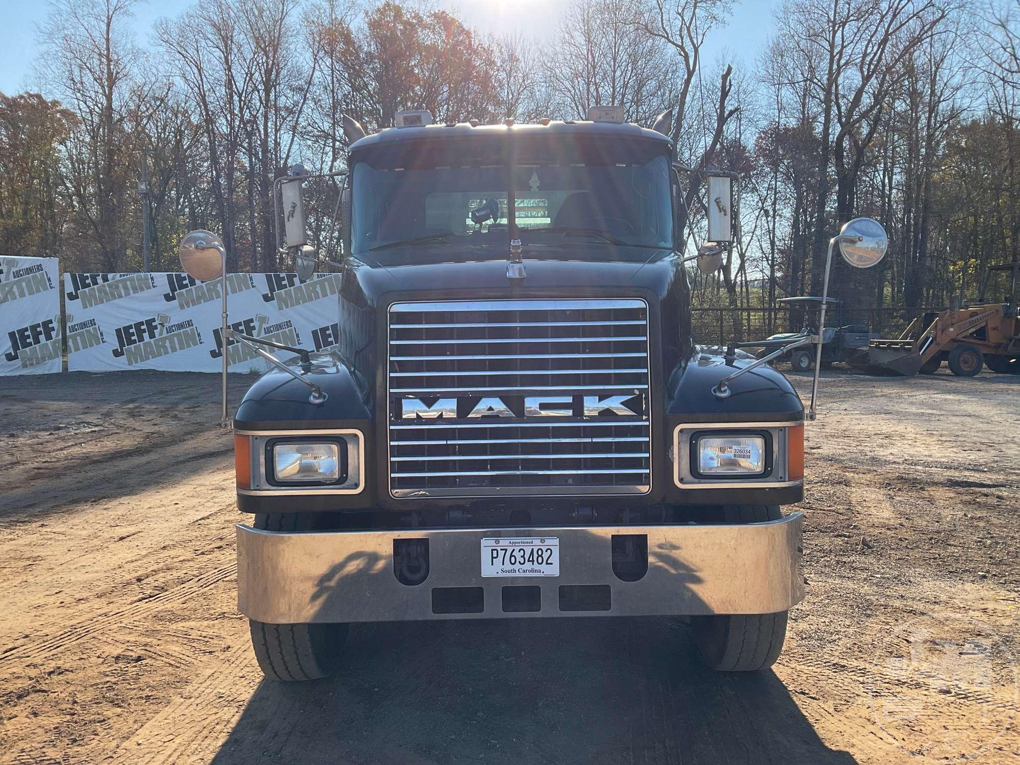 2000 MACK CH613 VIN: 1M1AA18Y0YW127390 TANDEM AXLE DAY CAB TRUCK TRACTOR