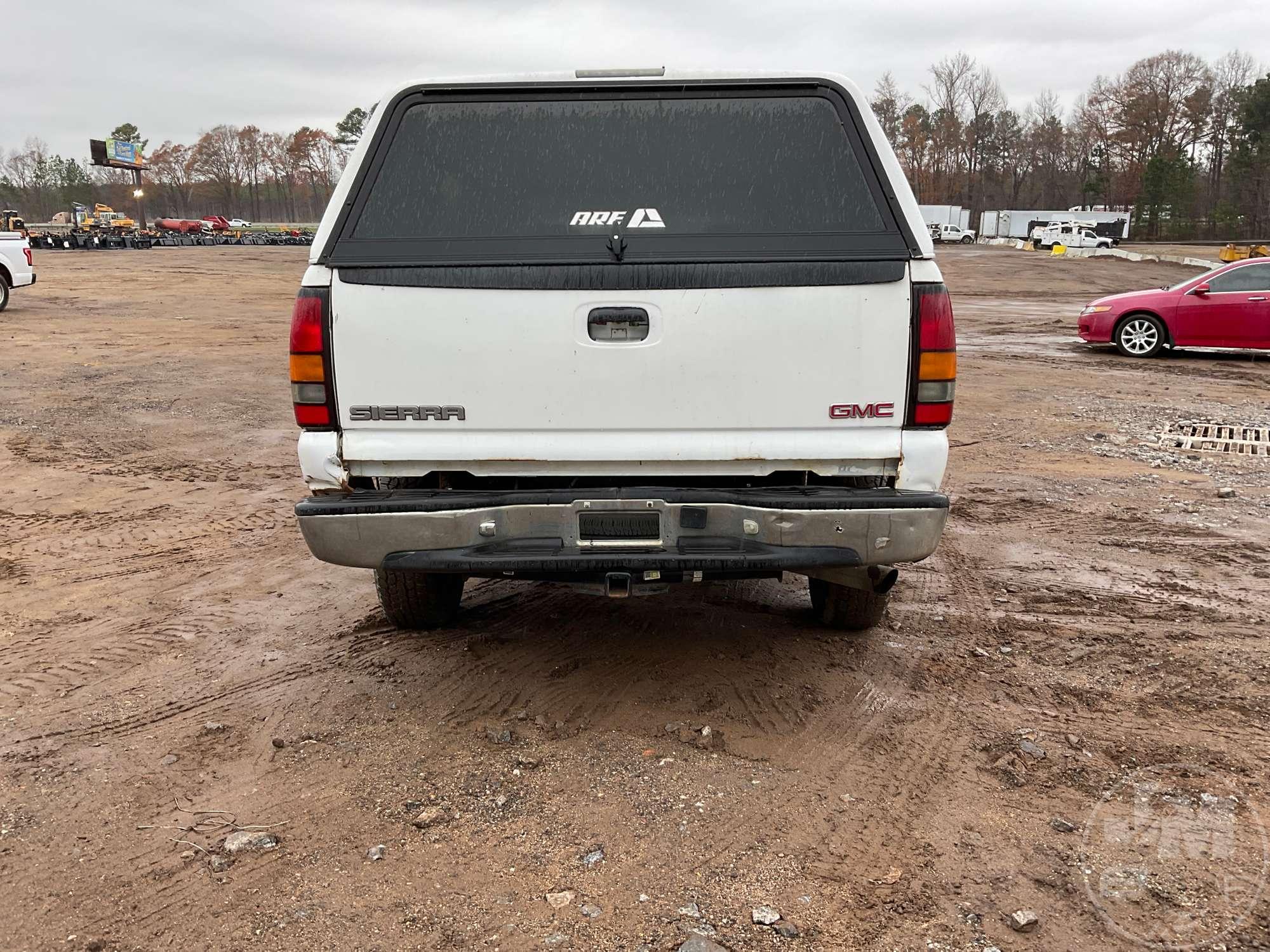 2002 CHEVROLET SILVERADO 2500 HD REGULAR CAB 3/4 TON PICKUP VIN: 1GCHC24U32E215204